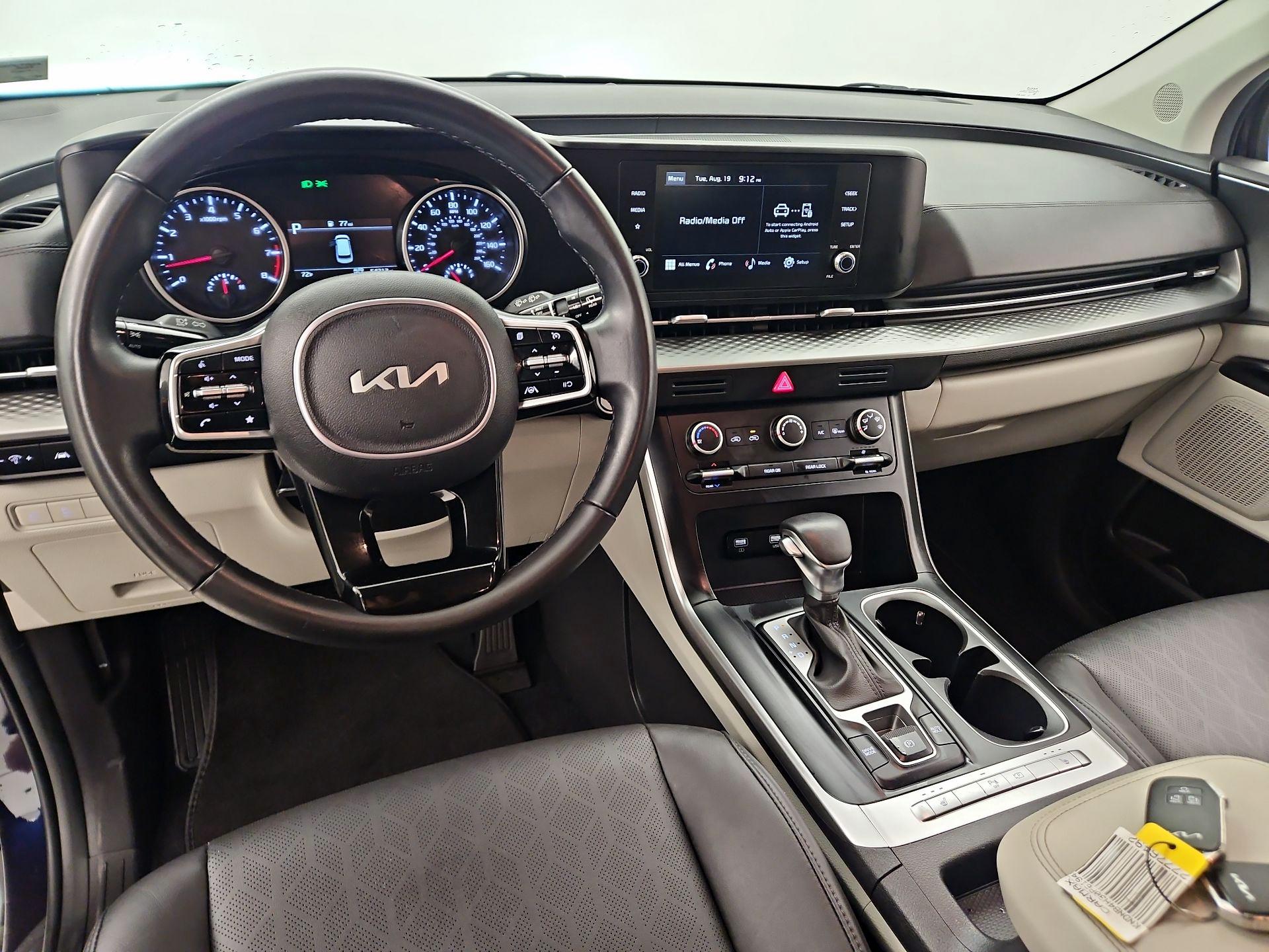 Thumbnail: 2023 Kia Carnival - 9