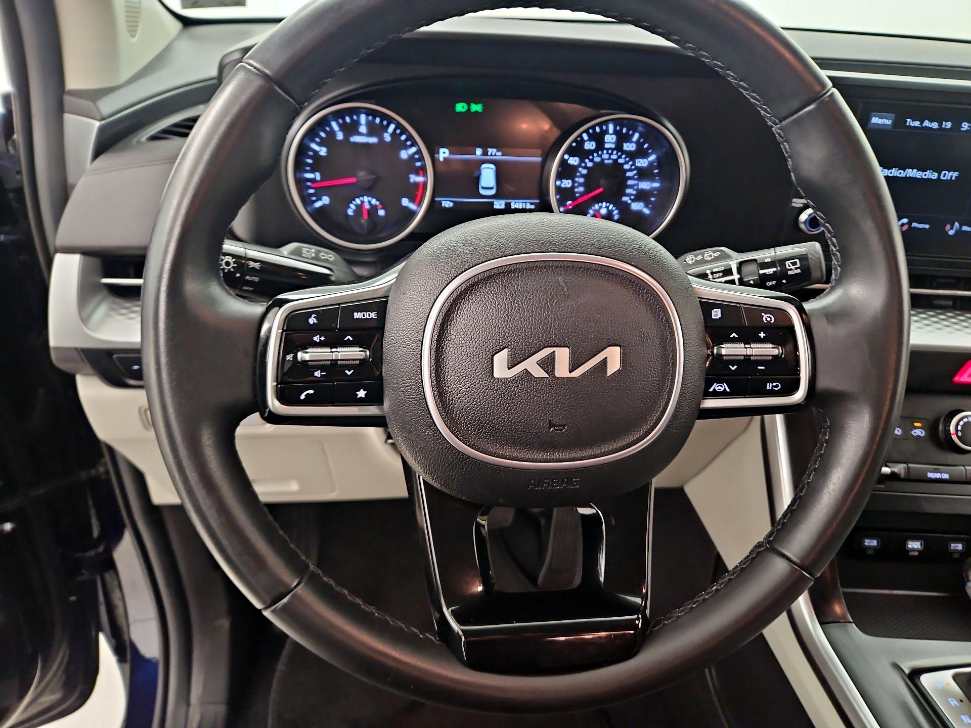 Thumbnail: 2023 Kia Carnival - 10
