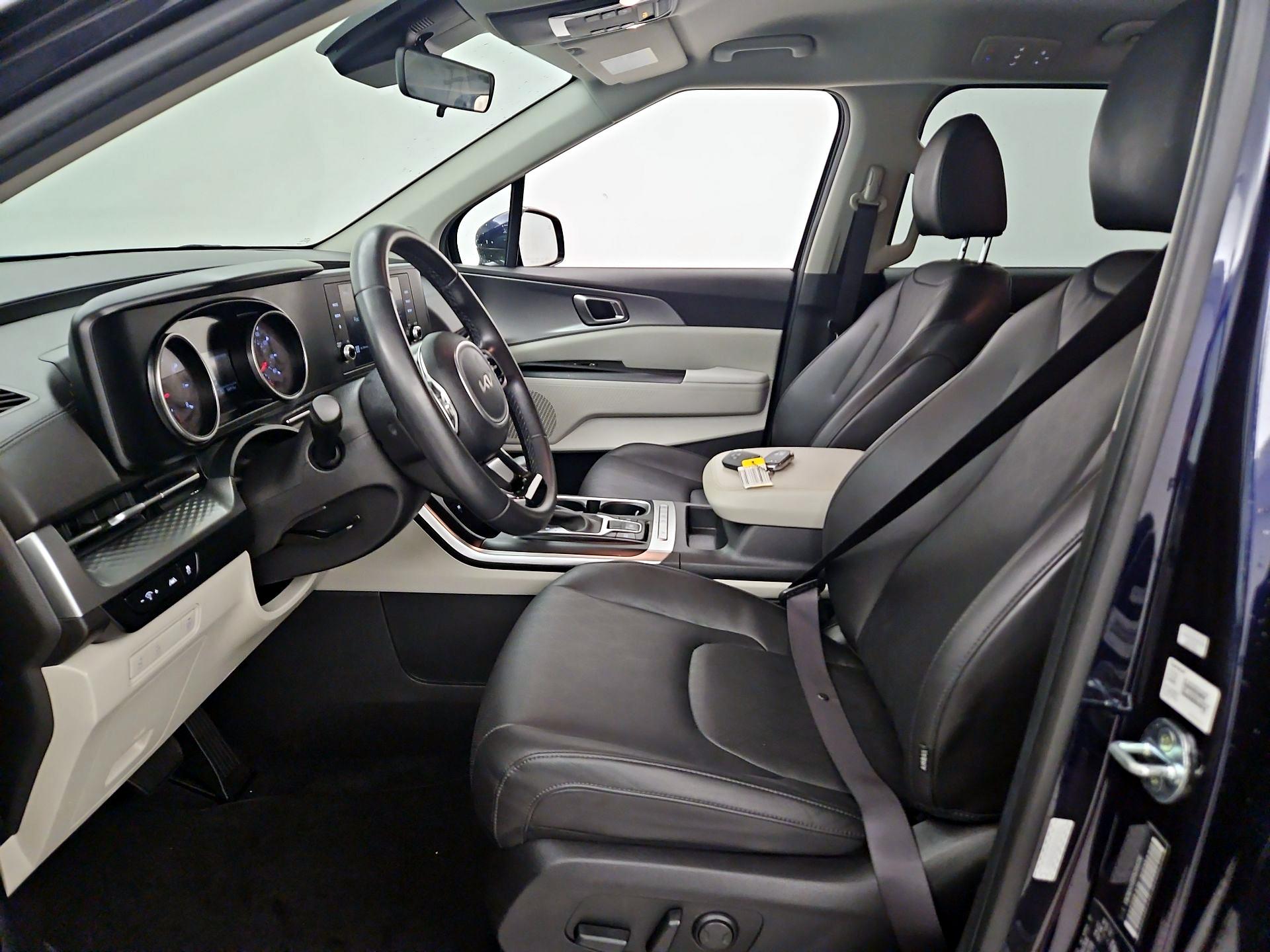 Thumbnail: 2023 Kia Carnival - 11