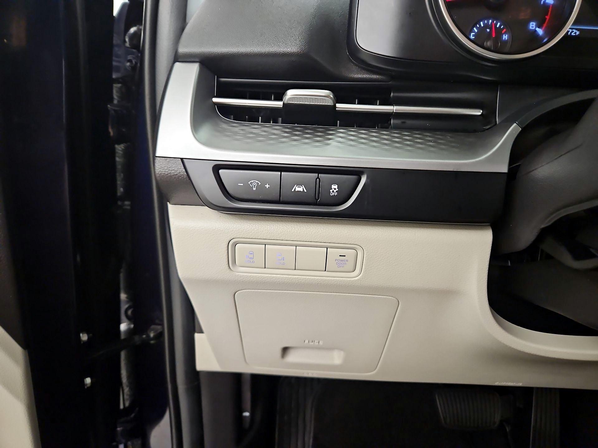 Thumbnail: 2023 Kia Carnival - 13