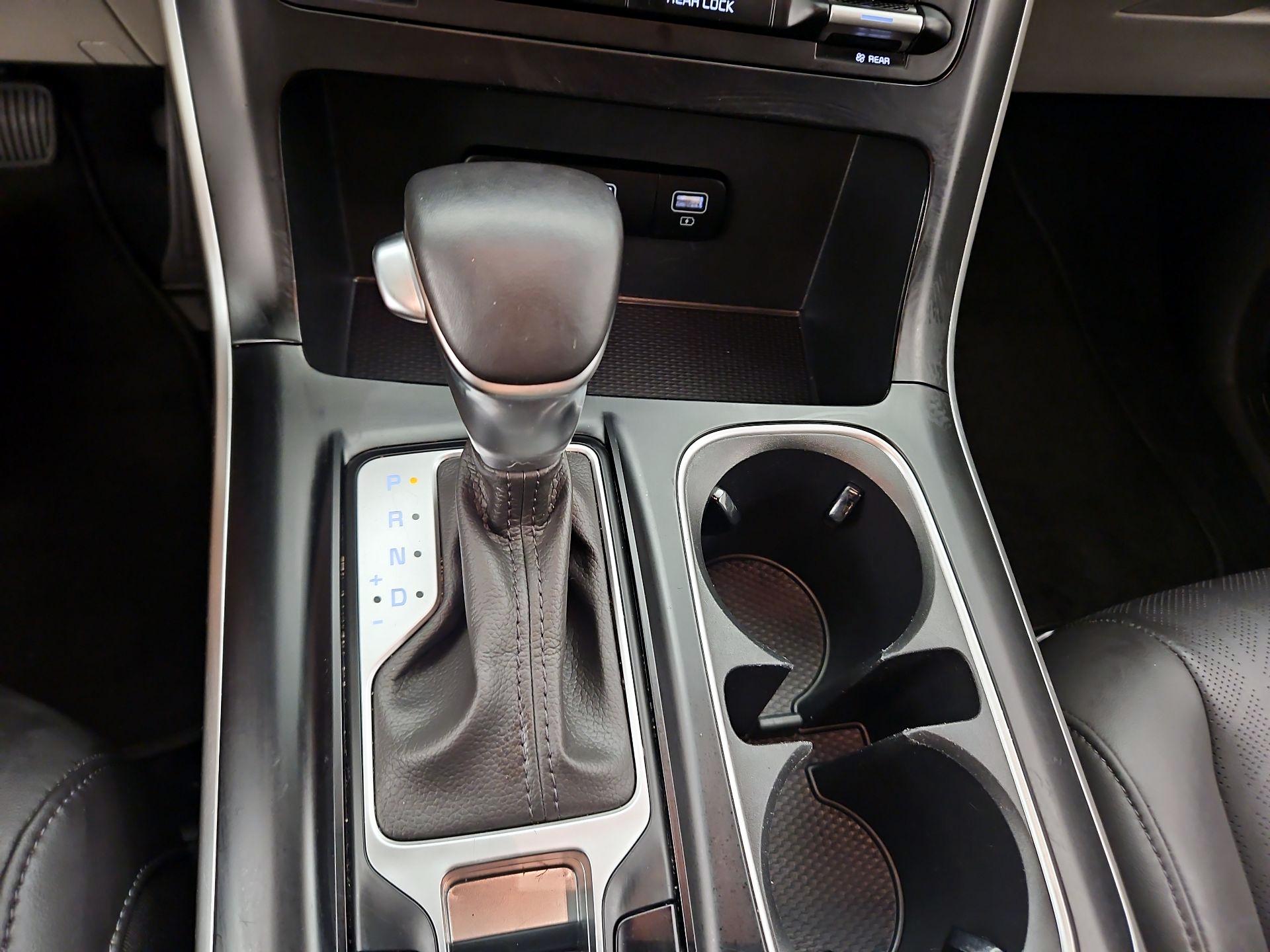 Thumbnail: 2023 Kia Carnival - 17