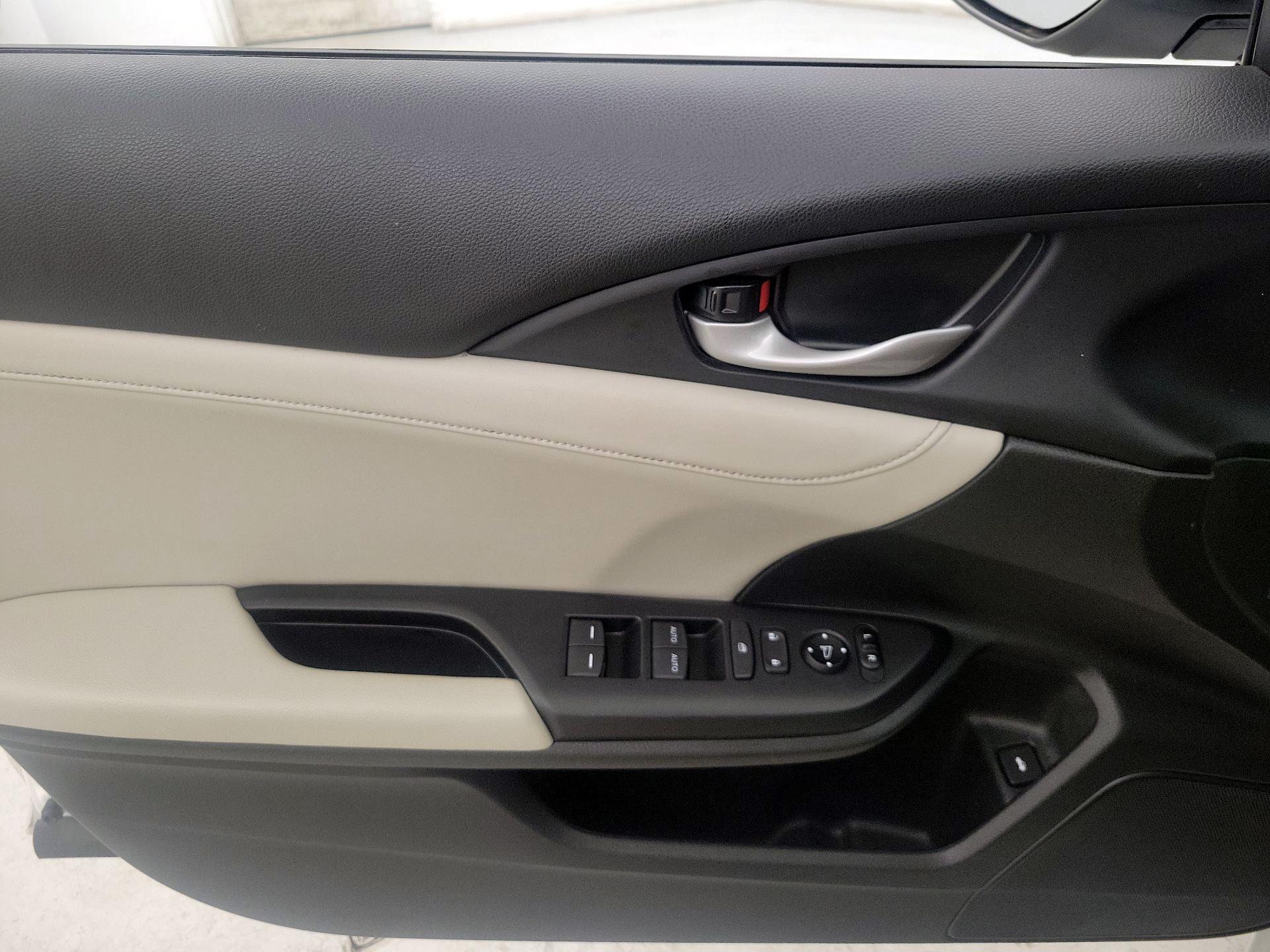 Thumbnail: 2019 Honda Insight - 12