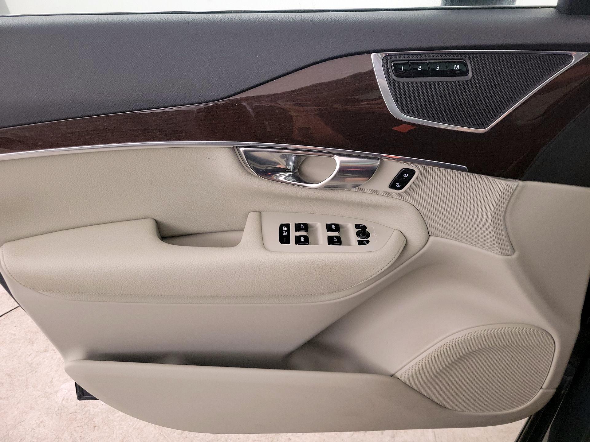 Thumbnail: 2019 Volvo XC90 - 12