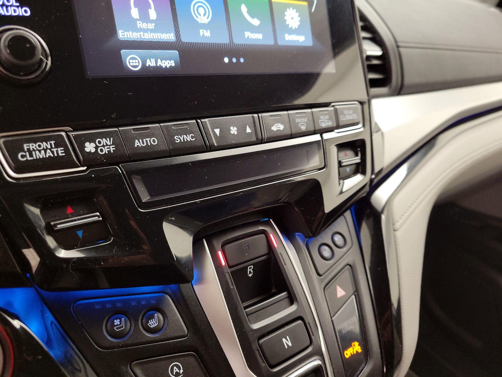 Thumbnail: 2018 Honda Odyssey - 16