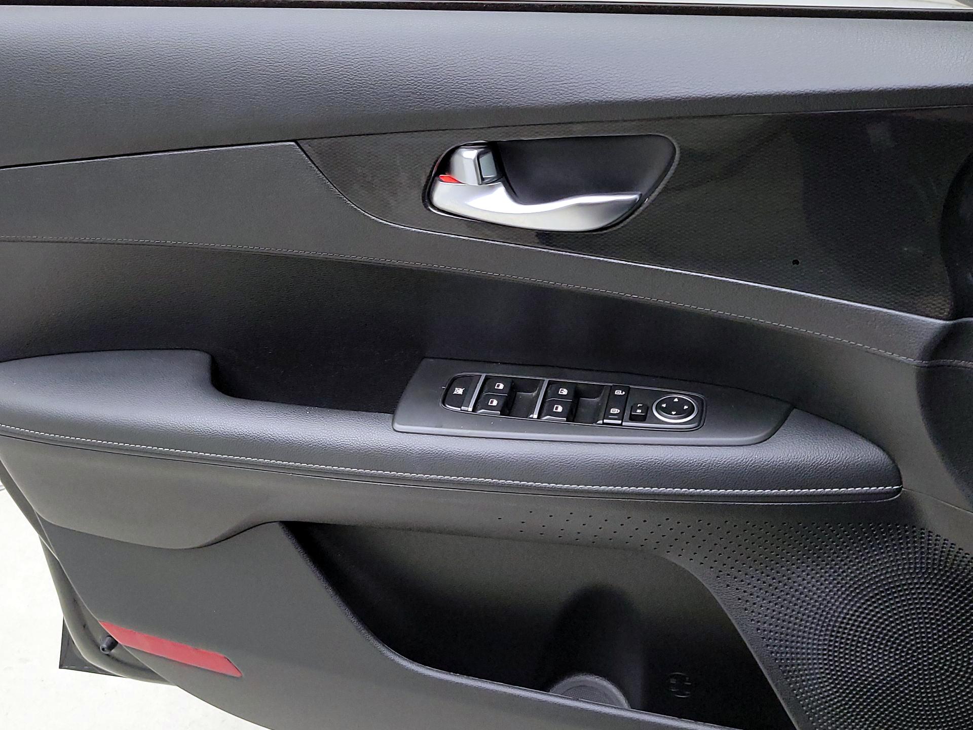 Thumbnail: 2023 Kia Forte - 12