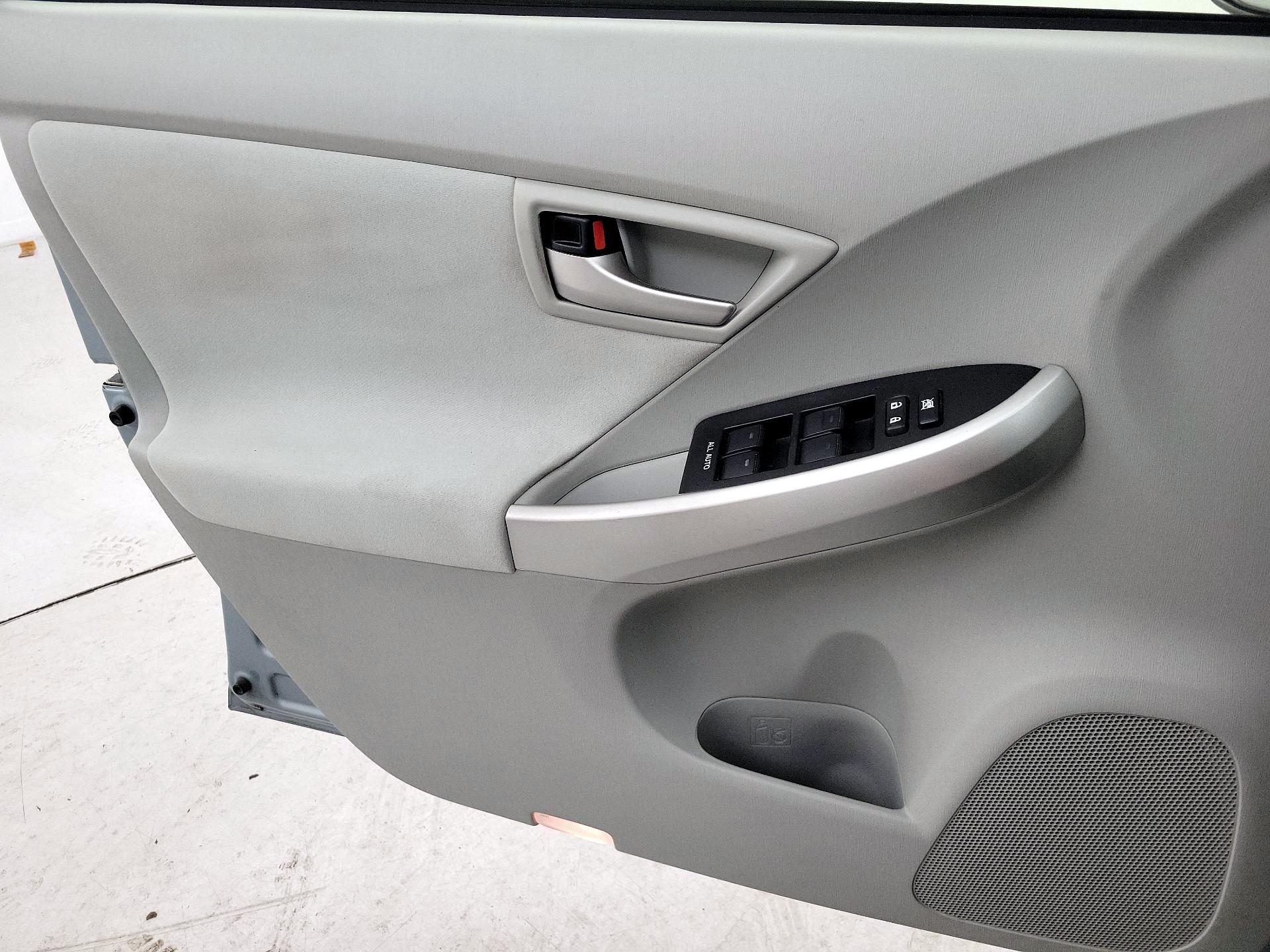 Thumbnail: 2013 Toyota Prius - 12