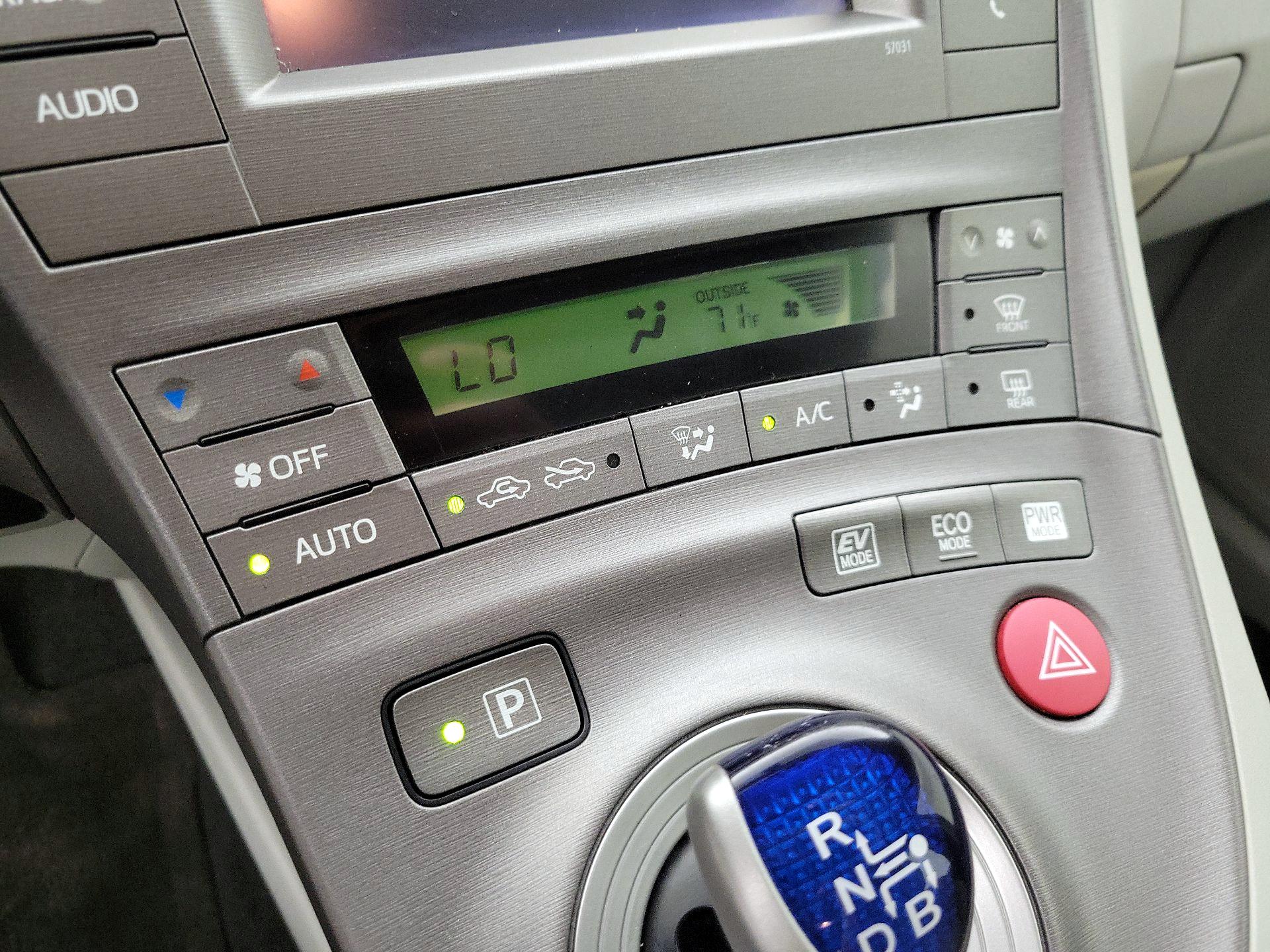Thumbnail: 2013 Toyota Prius - 15