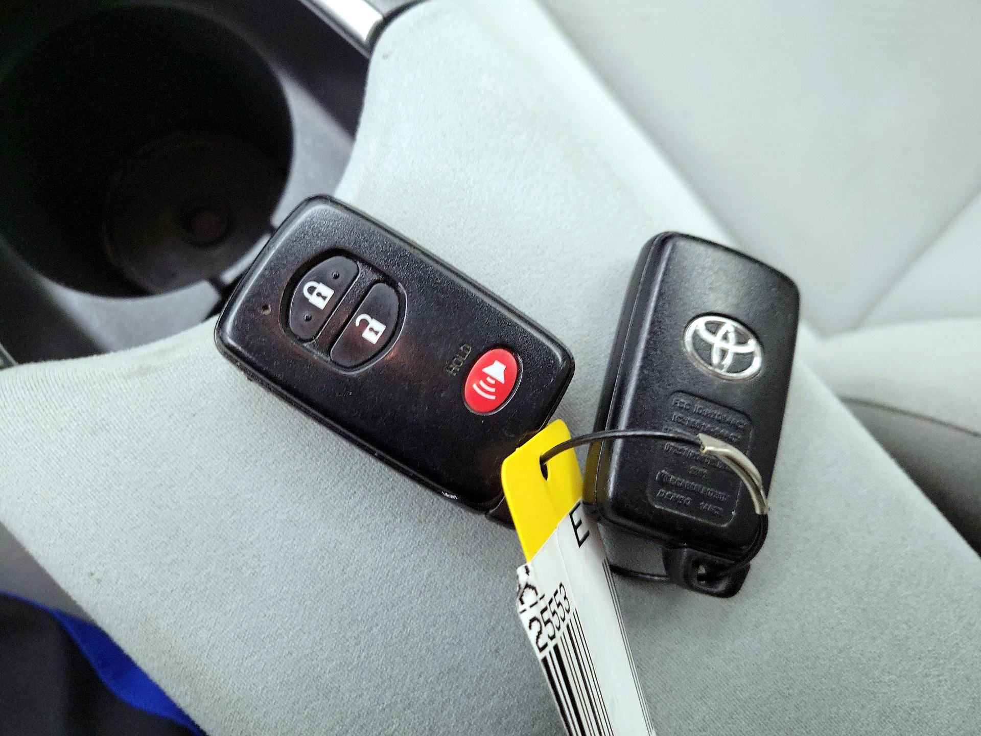 Thumbnail: 2013 Toyota Prius - 20