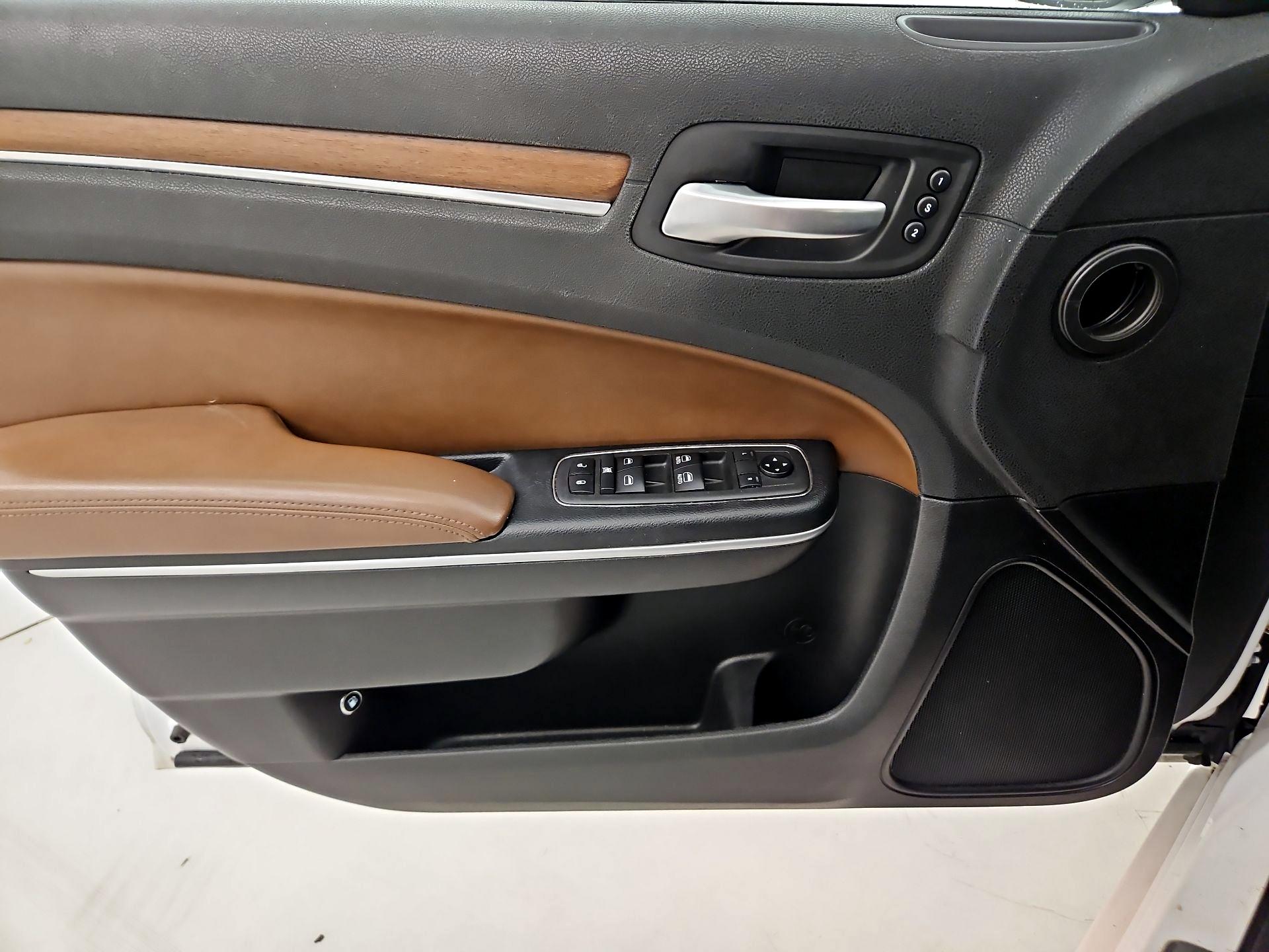 Thumbnail: 2019 Chrysler 300 - 12