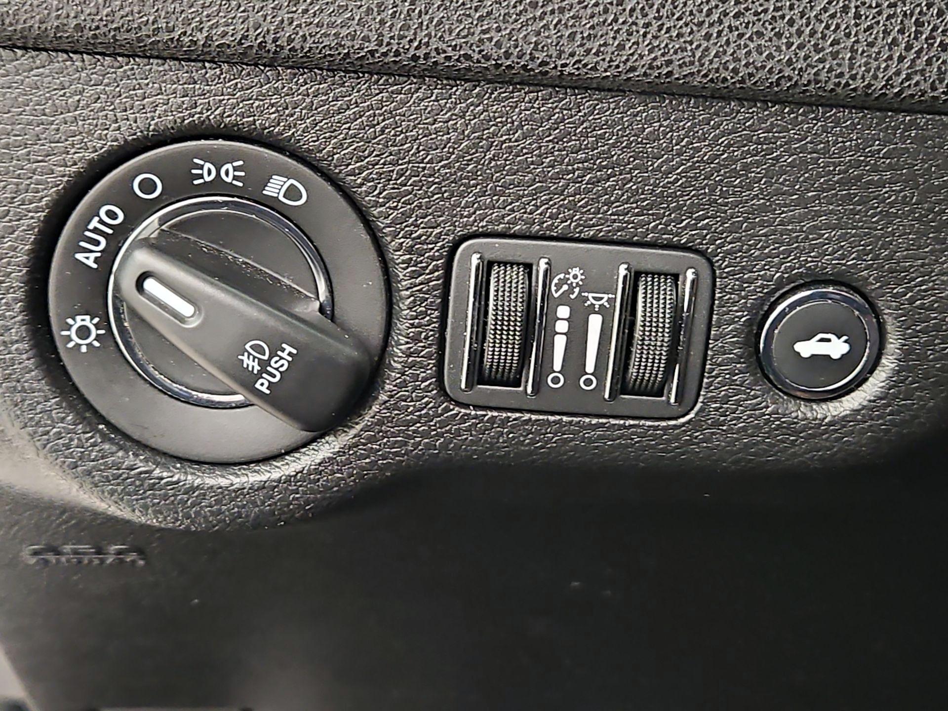 Thumbnail: 2019 Chrysler 300 - 13