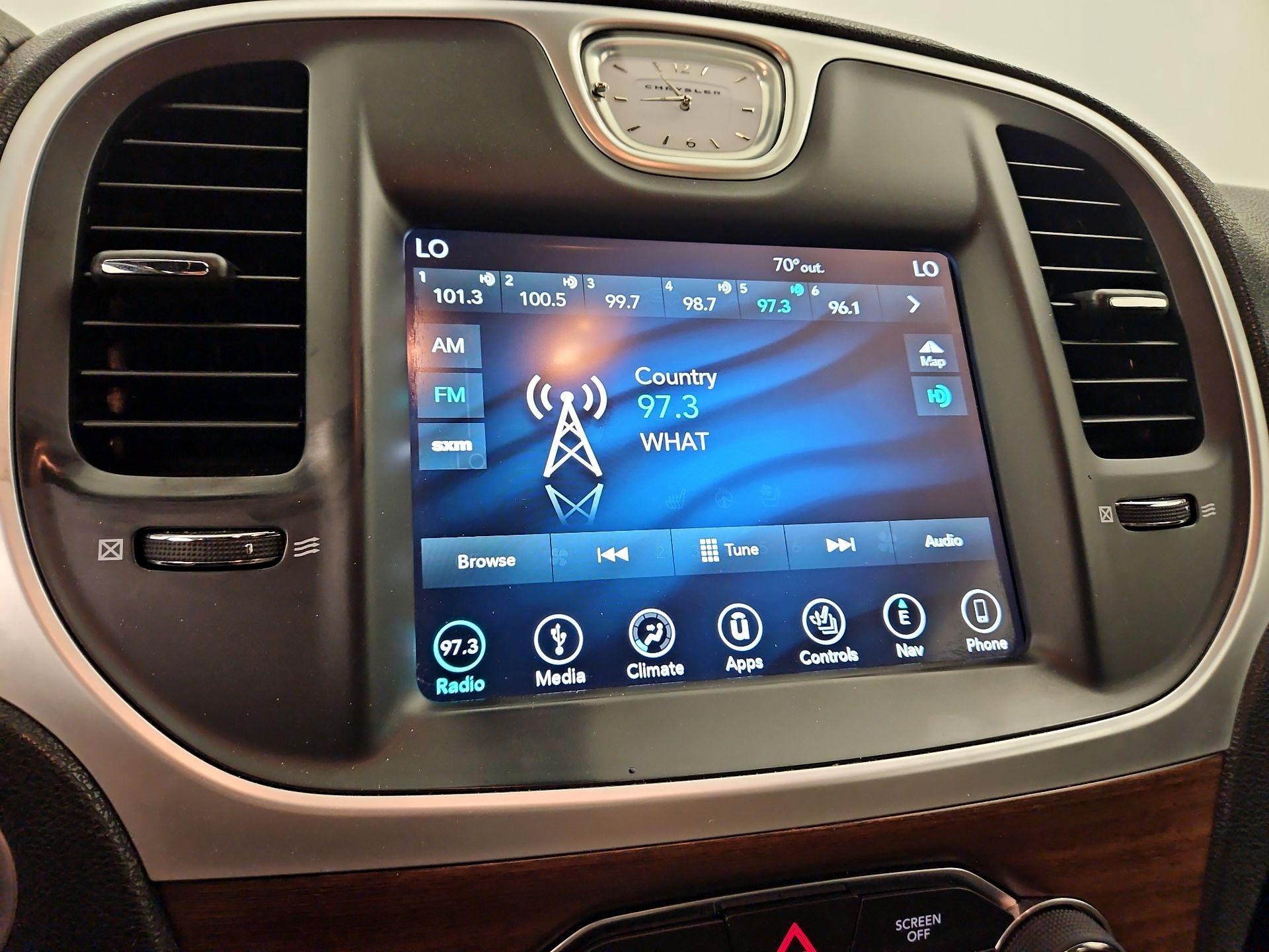 Thumbnail: 2019 Chrysler 300 - 16