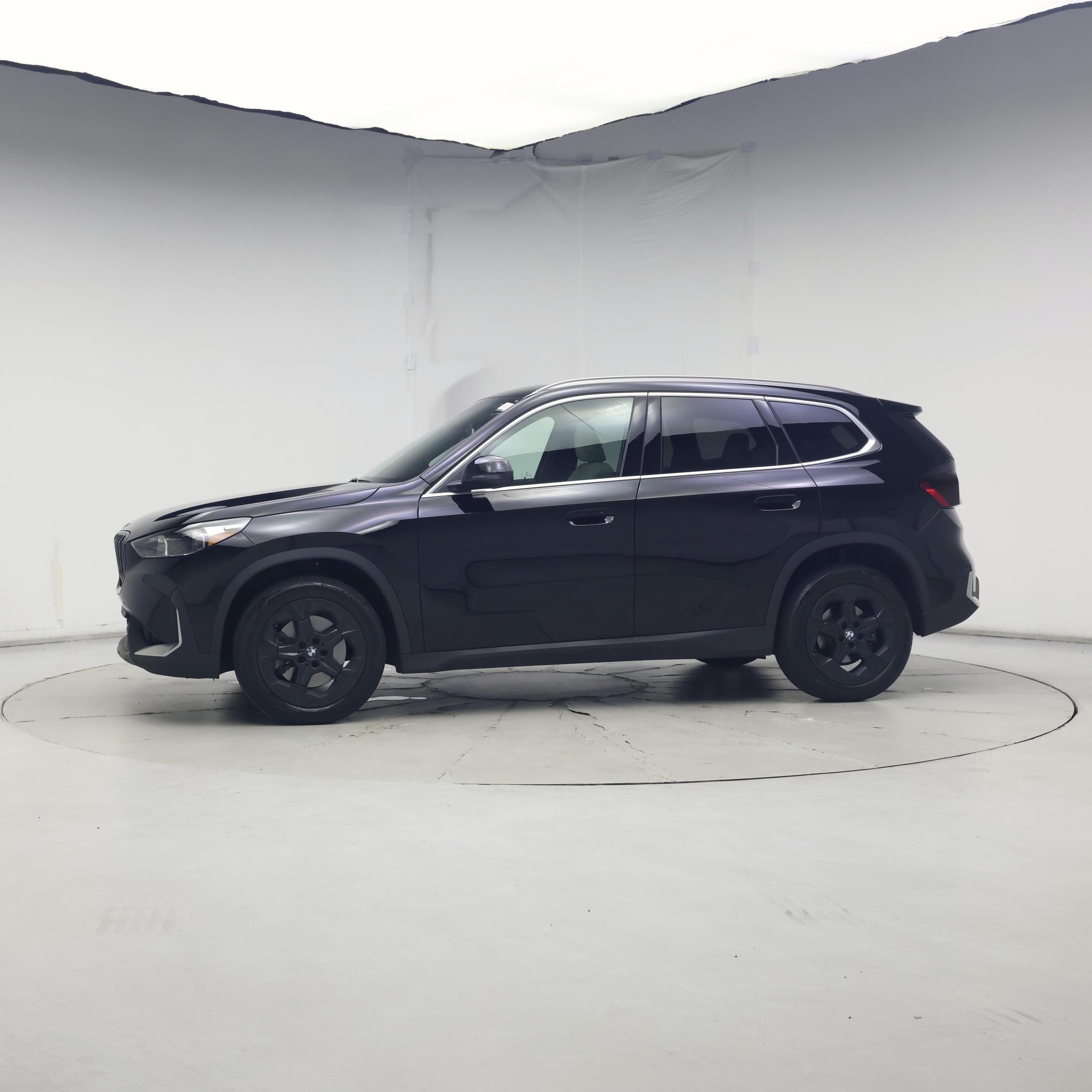 Thumbnail: 2023 BMW X1 - 3