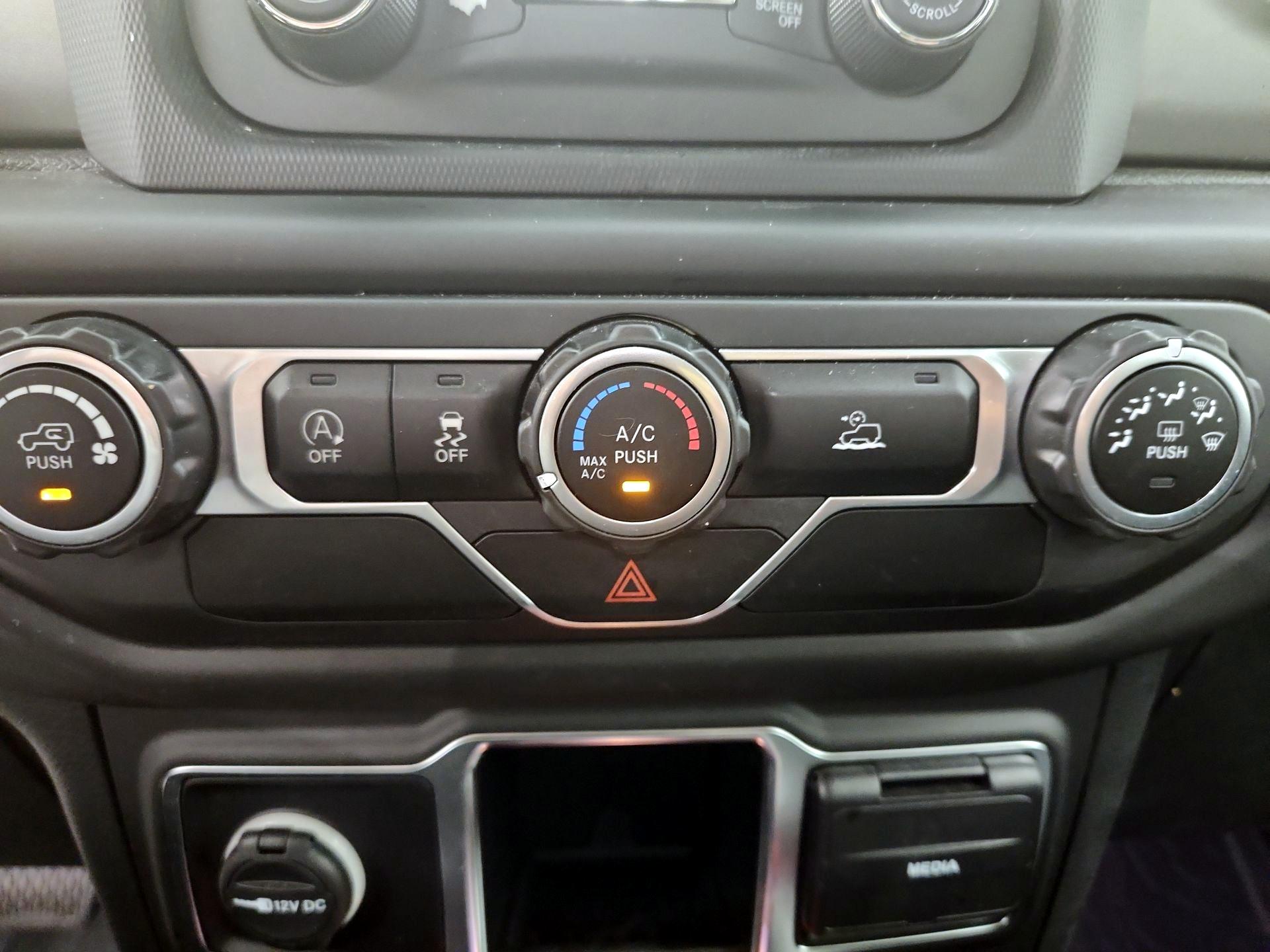Thumbnail: 2020 Jeep Gladiator - 17