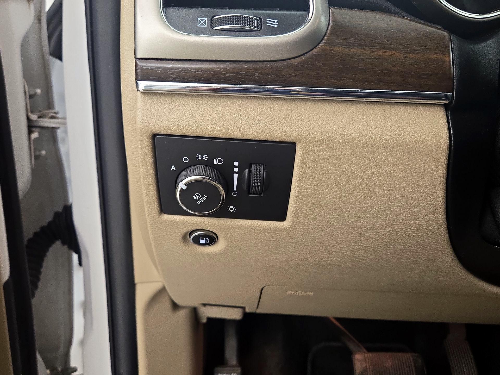 Thumbnail: 2015 Jeep Grand Cherokee - 13