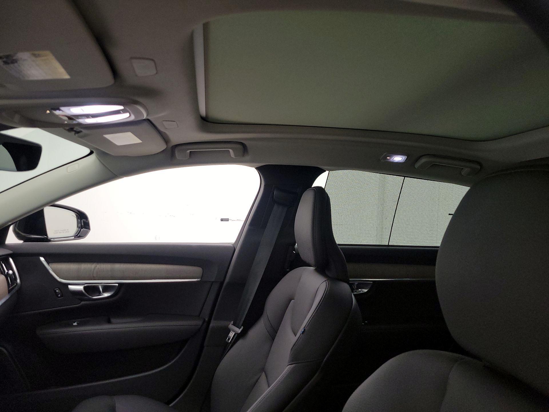 Thumbnail: 2025 Volvo S90 - 20