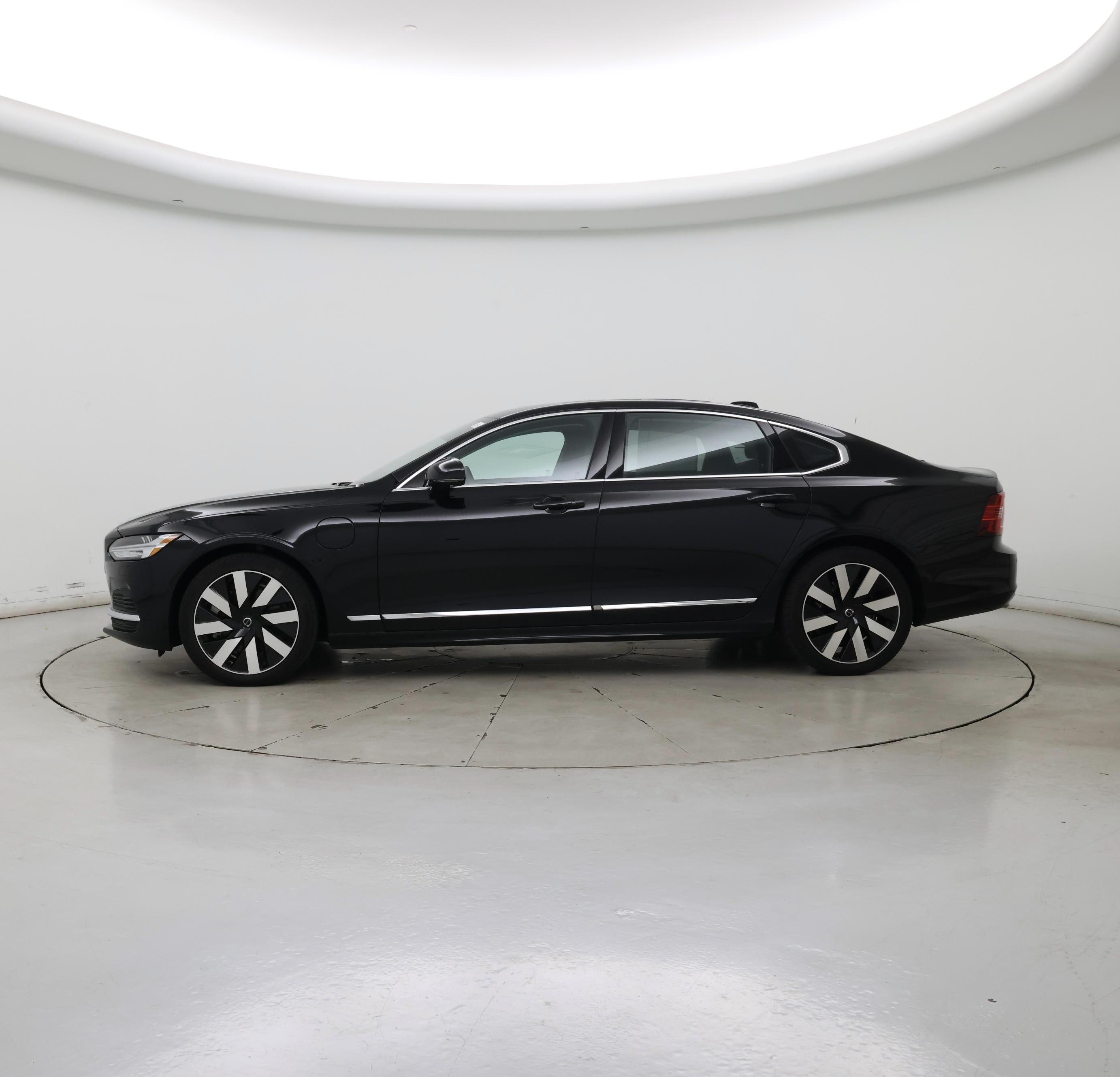 Thumbnail: 2025 Volvo S90 - 3
