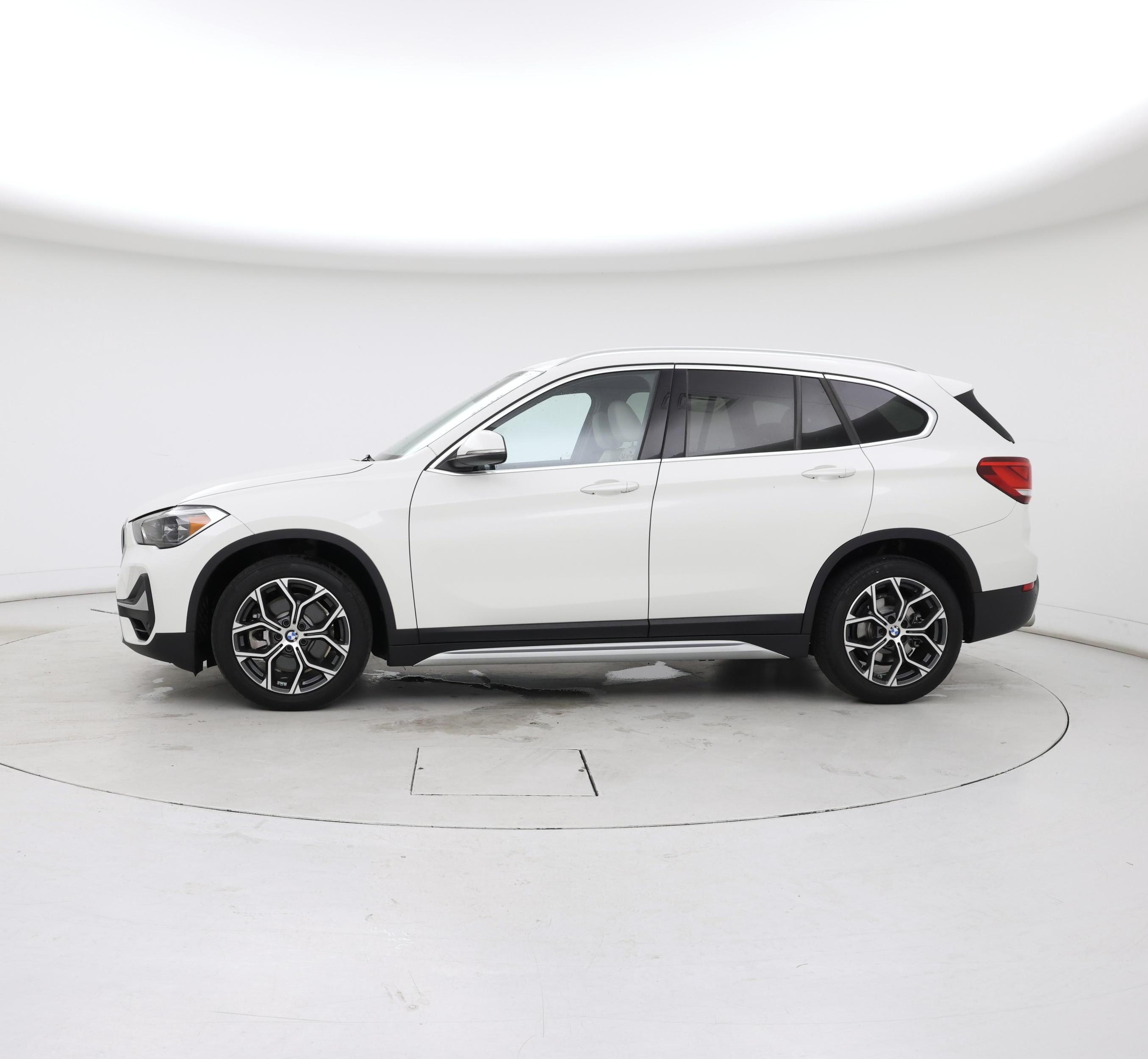 Thumbnail: 2021 BMW X1 - 3