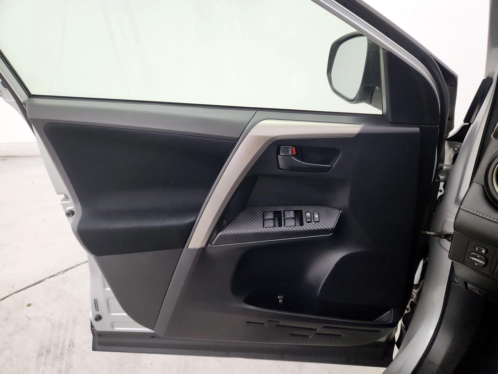 Thumbnail: 2013 Toyota RAV4 - 12