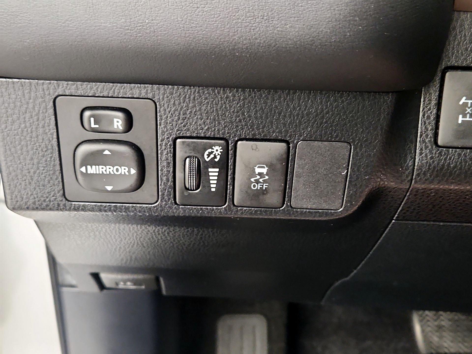 Thumbnail: 2013 Toyota RAV4 - 13