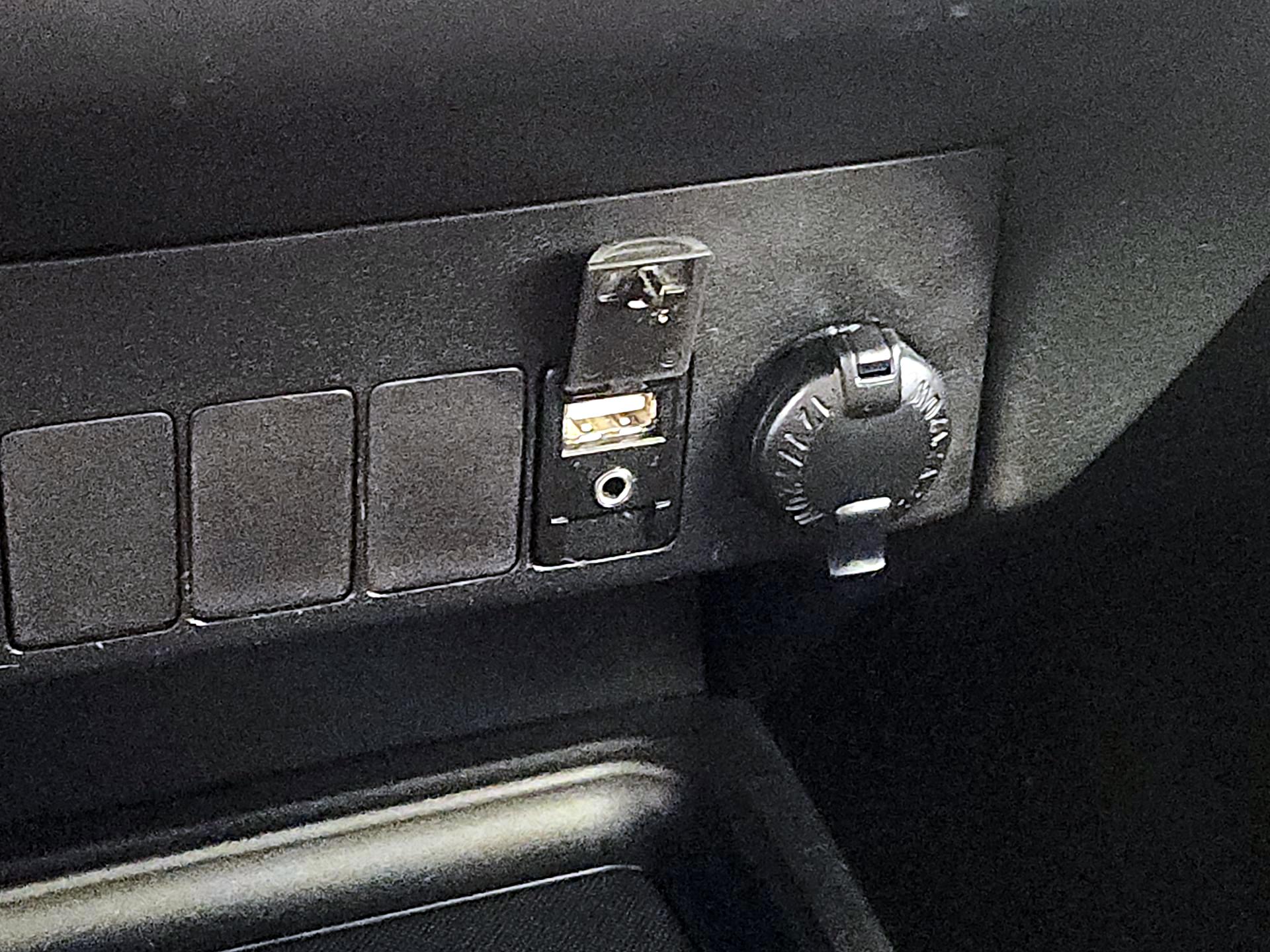 Thumbnail: 2013 Toyota RAV4 - 18