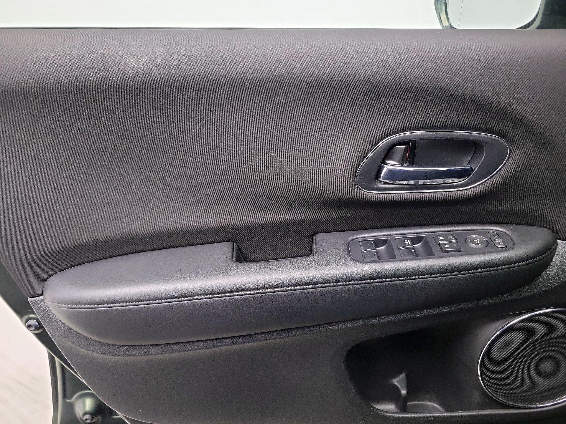 Thumbnail: 2016 Honda HR-V - 12