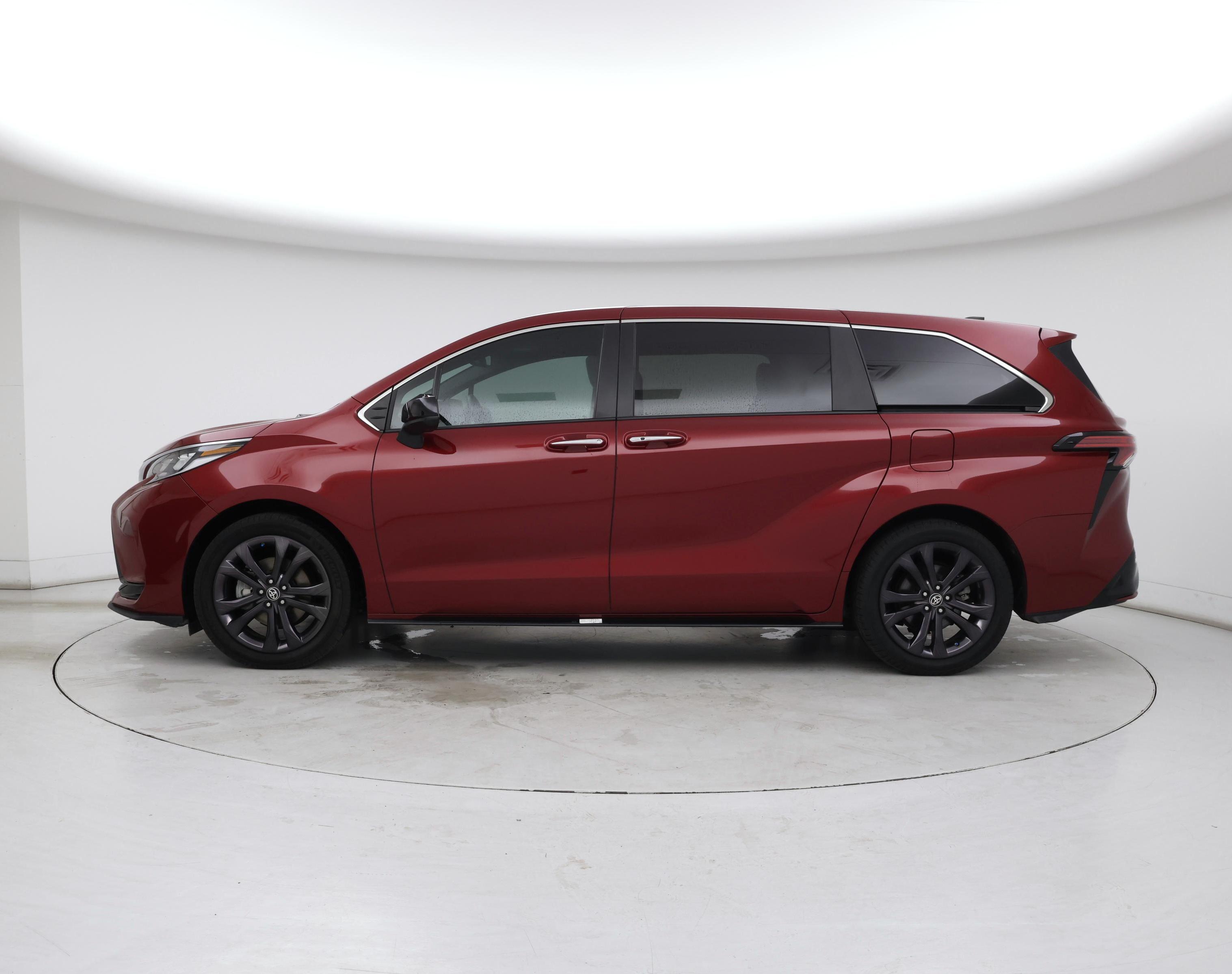 Thumbnail: 2024 Toyota Sienna - 3