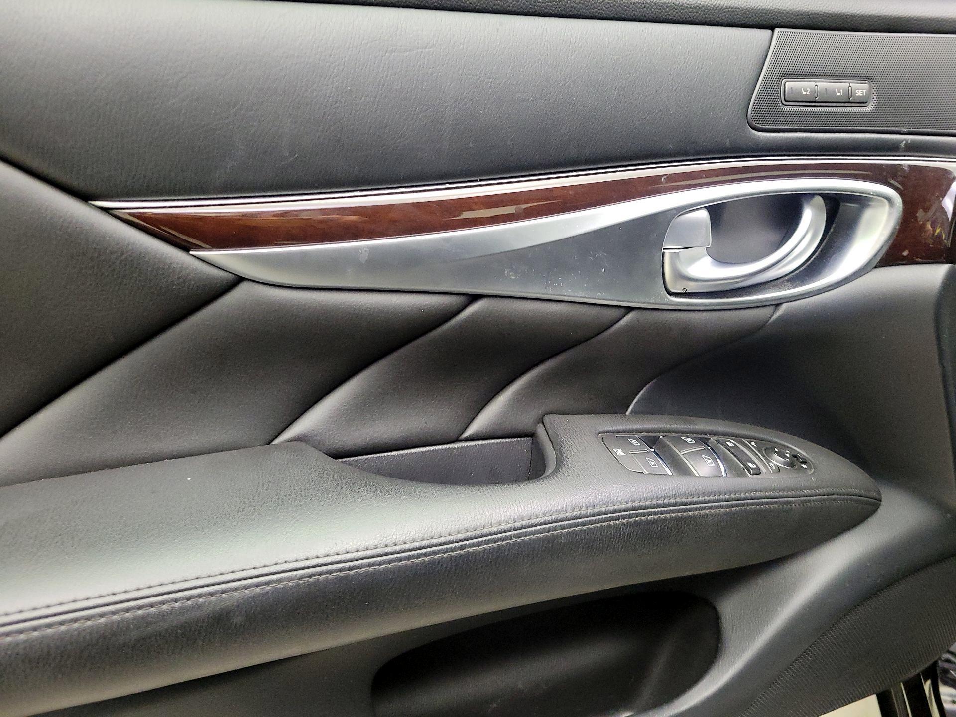 Thumbnail: 2016 INFINITI Q70 - 12