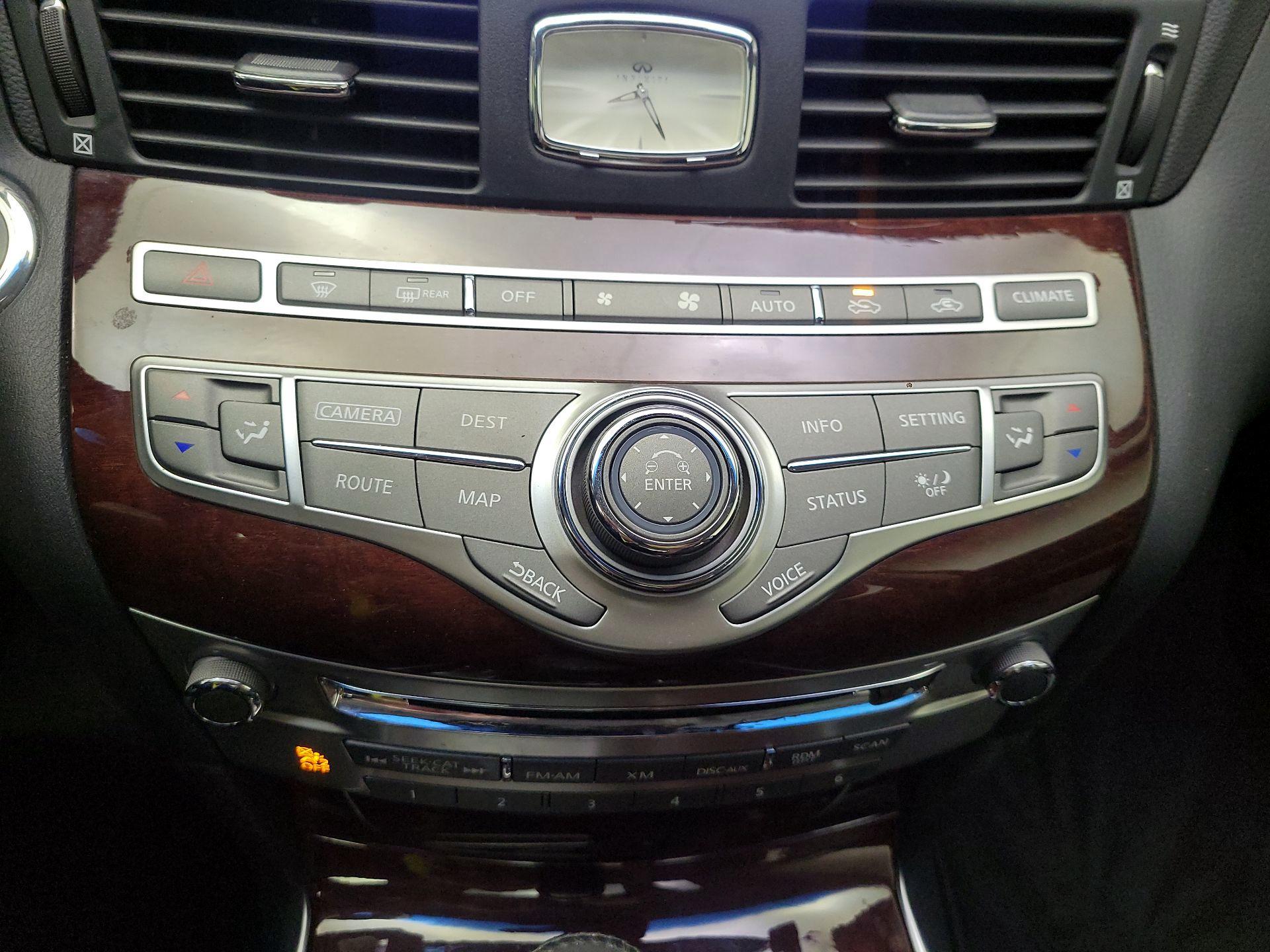 Thumbnail: 2016 INFINITI Q70 - 17