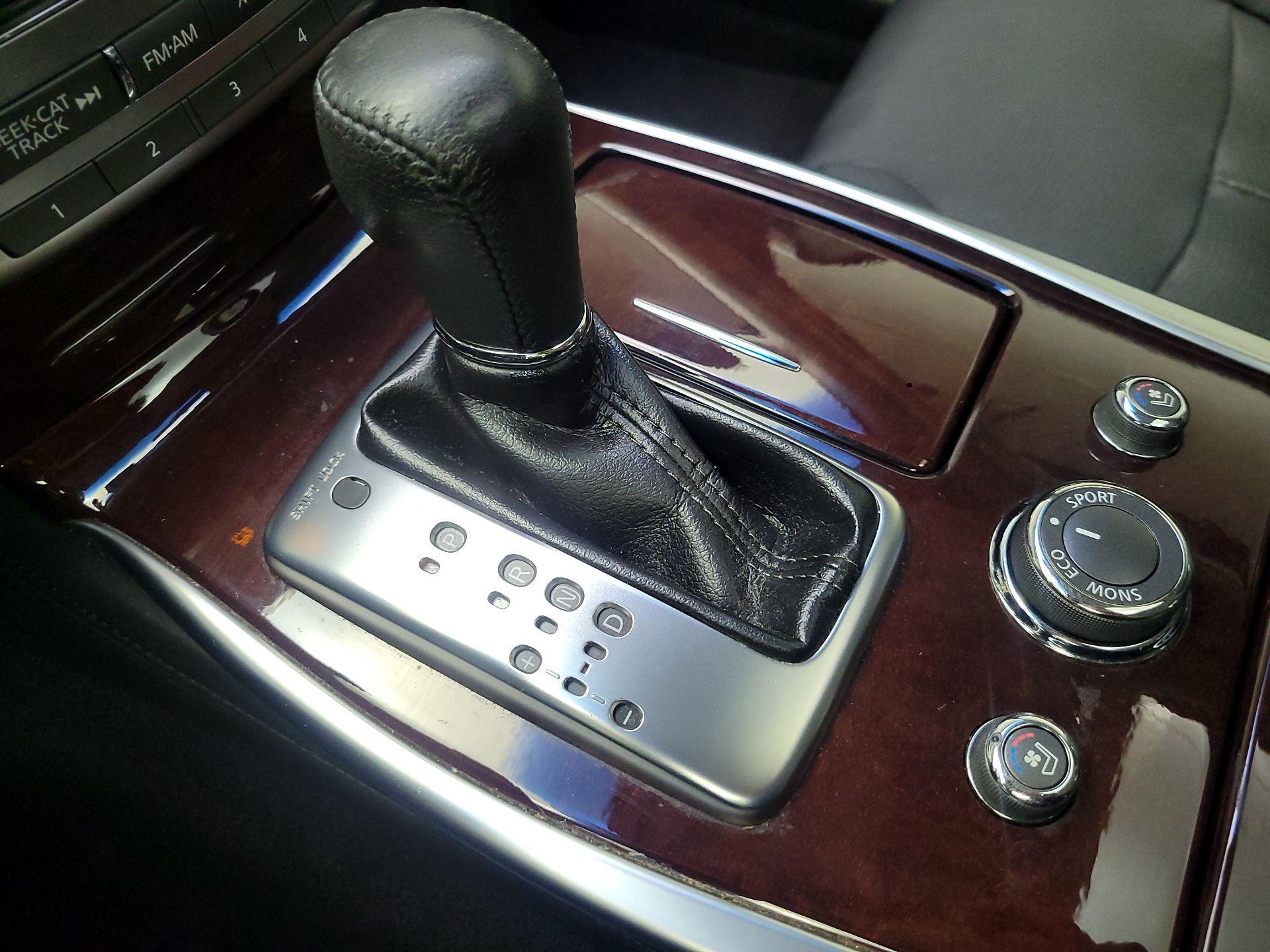 Thumbnail: 2016 INFINITI Q70 - 18