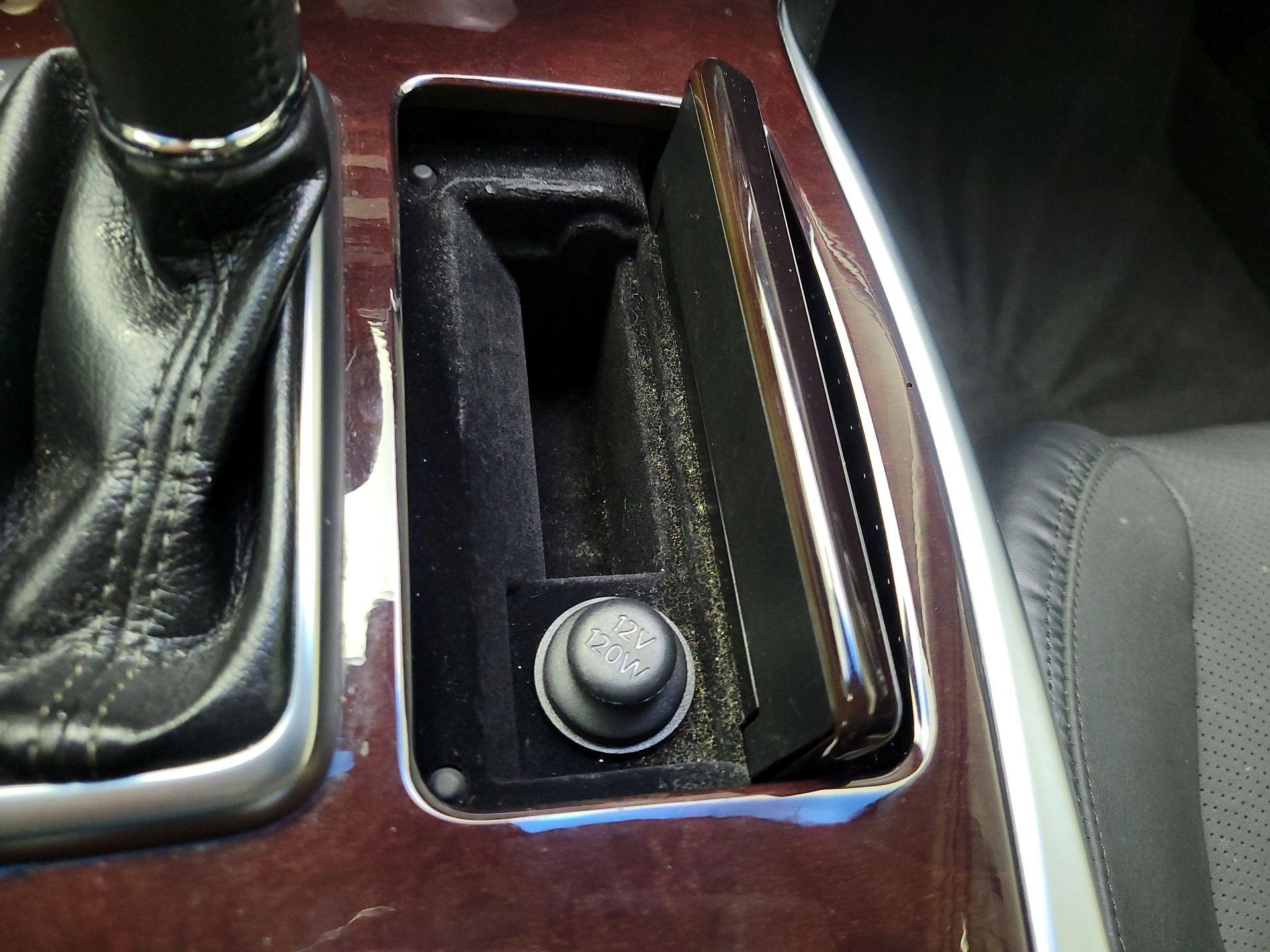 Thumbnail: 2016 INFINITI Q70 - 19