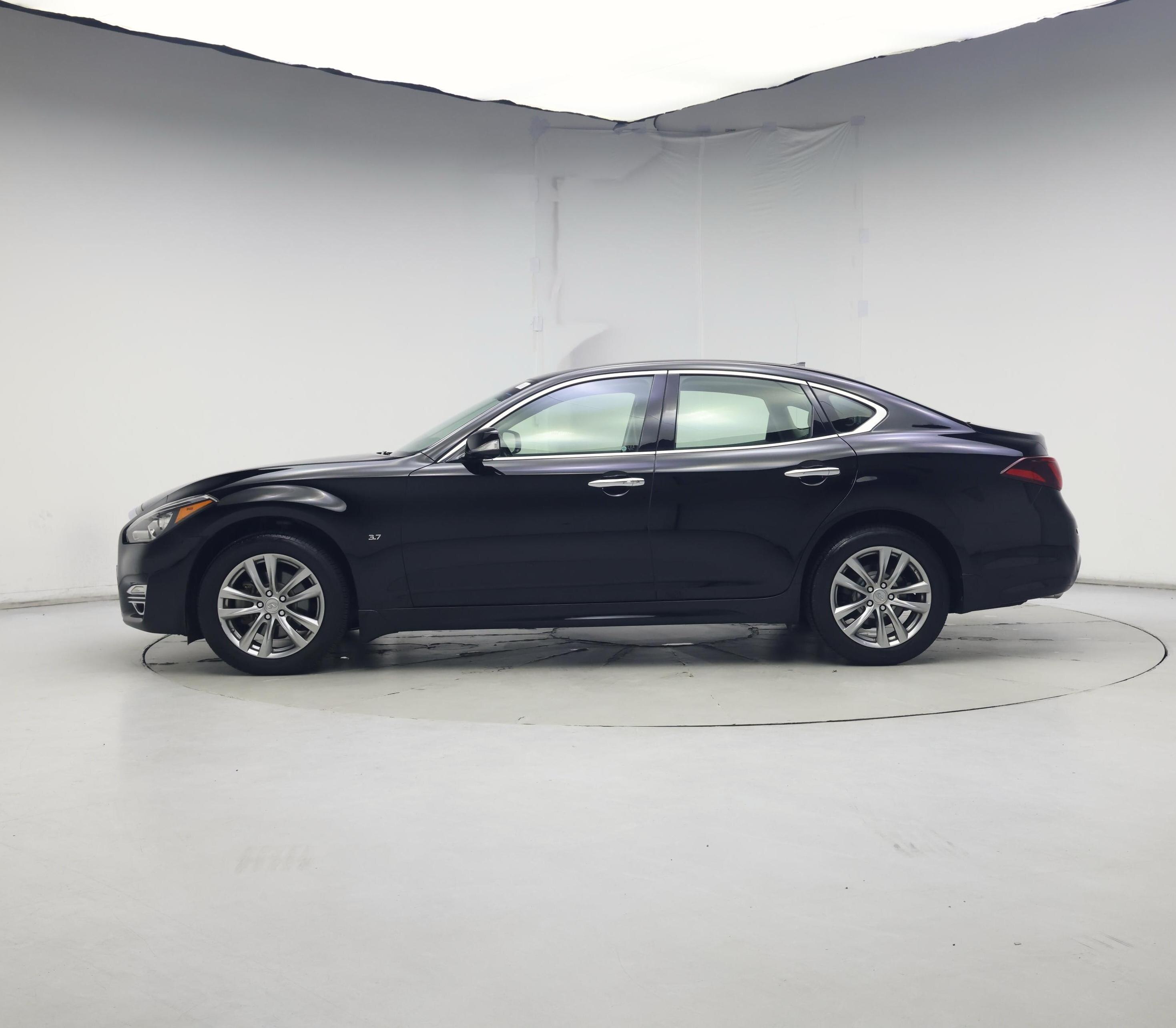 Thumbnail: 2016 INFINITI Q70 - 3