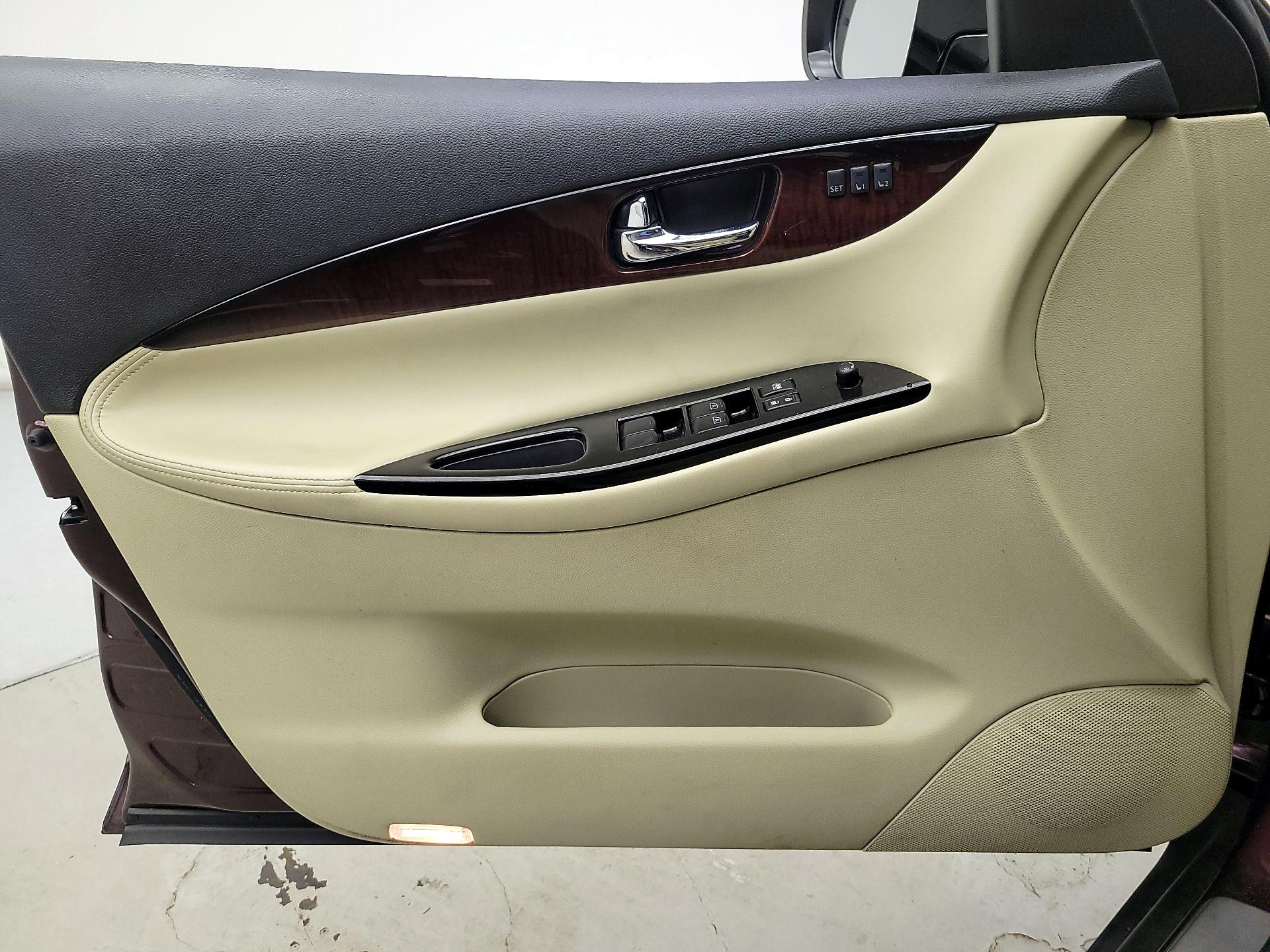Thumbnail: 2016 INFINITI QX50 - 12