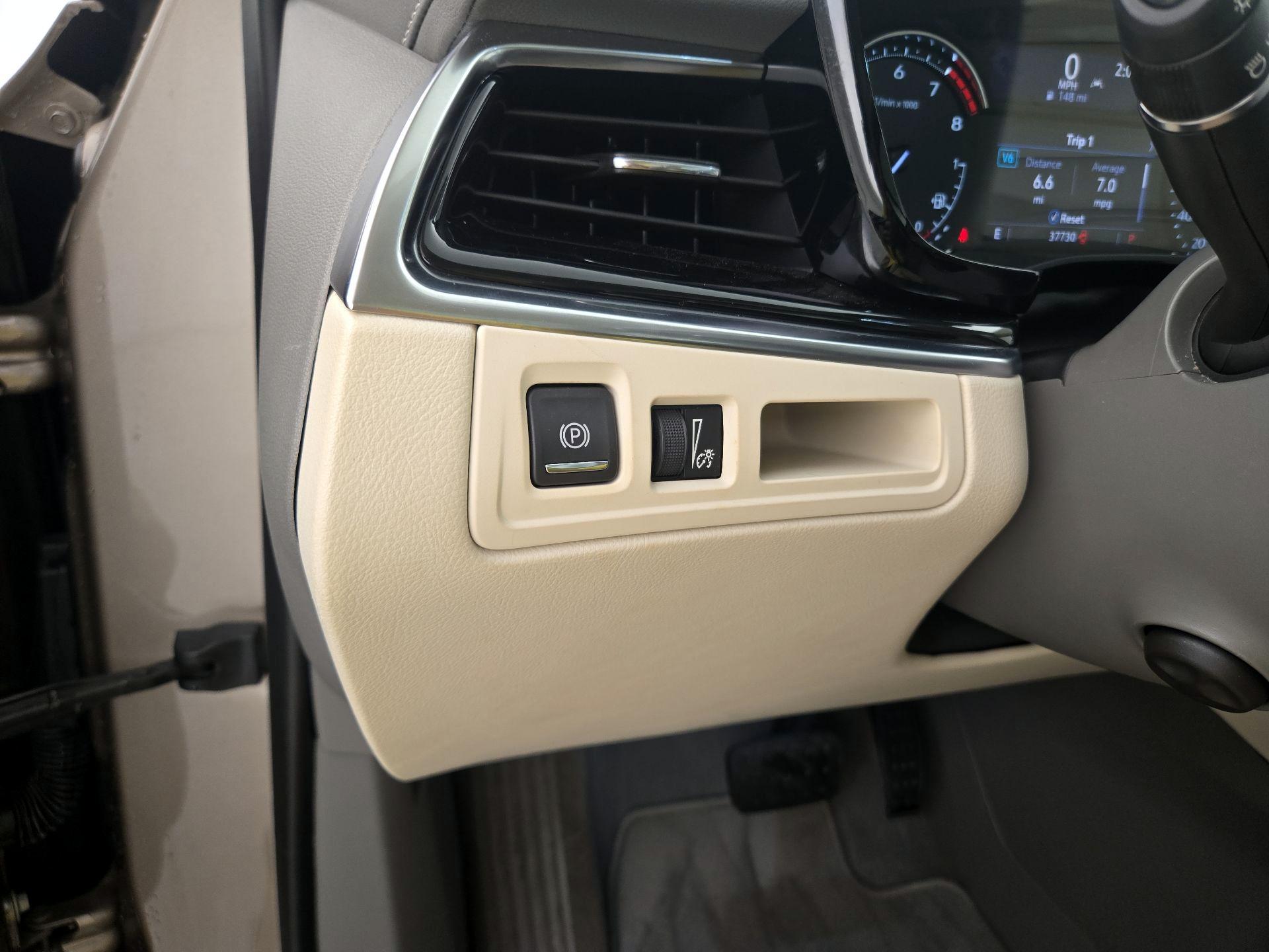 Thumbnail: 2022 Cadillac XT6 - 13