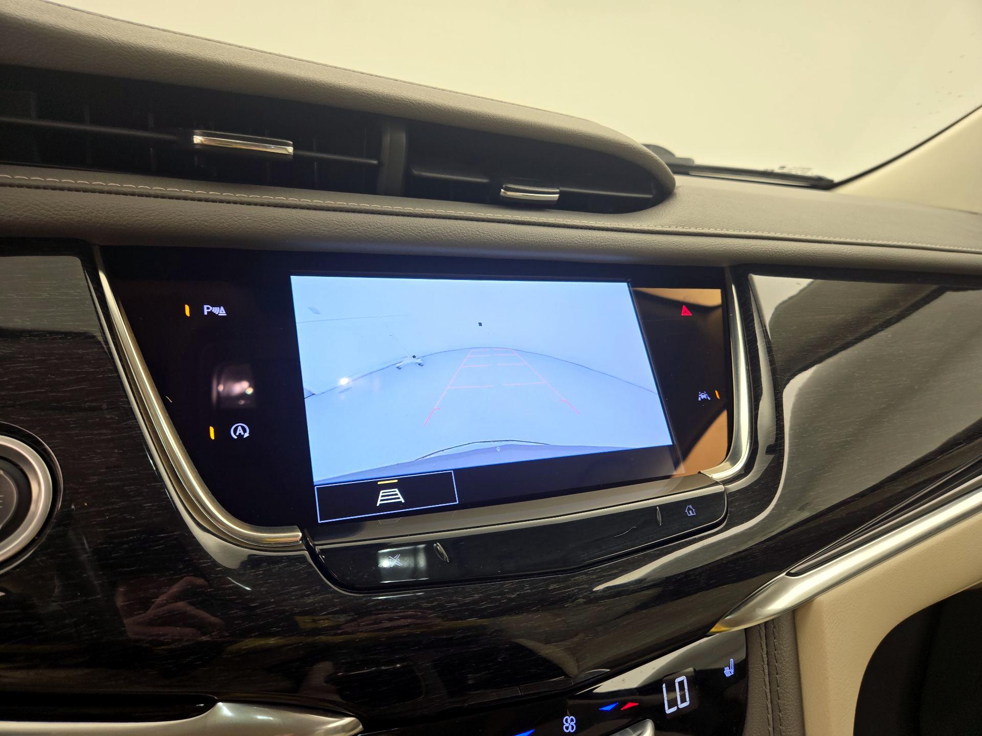 Thumbnail: 2022 Cadillac XT6 - 14