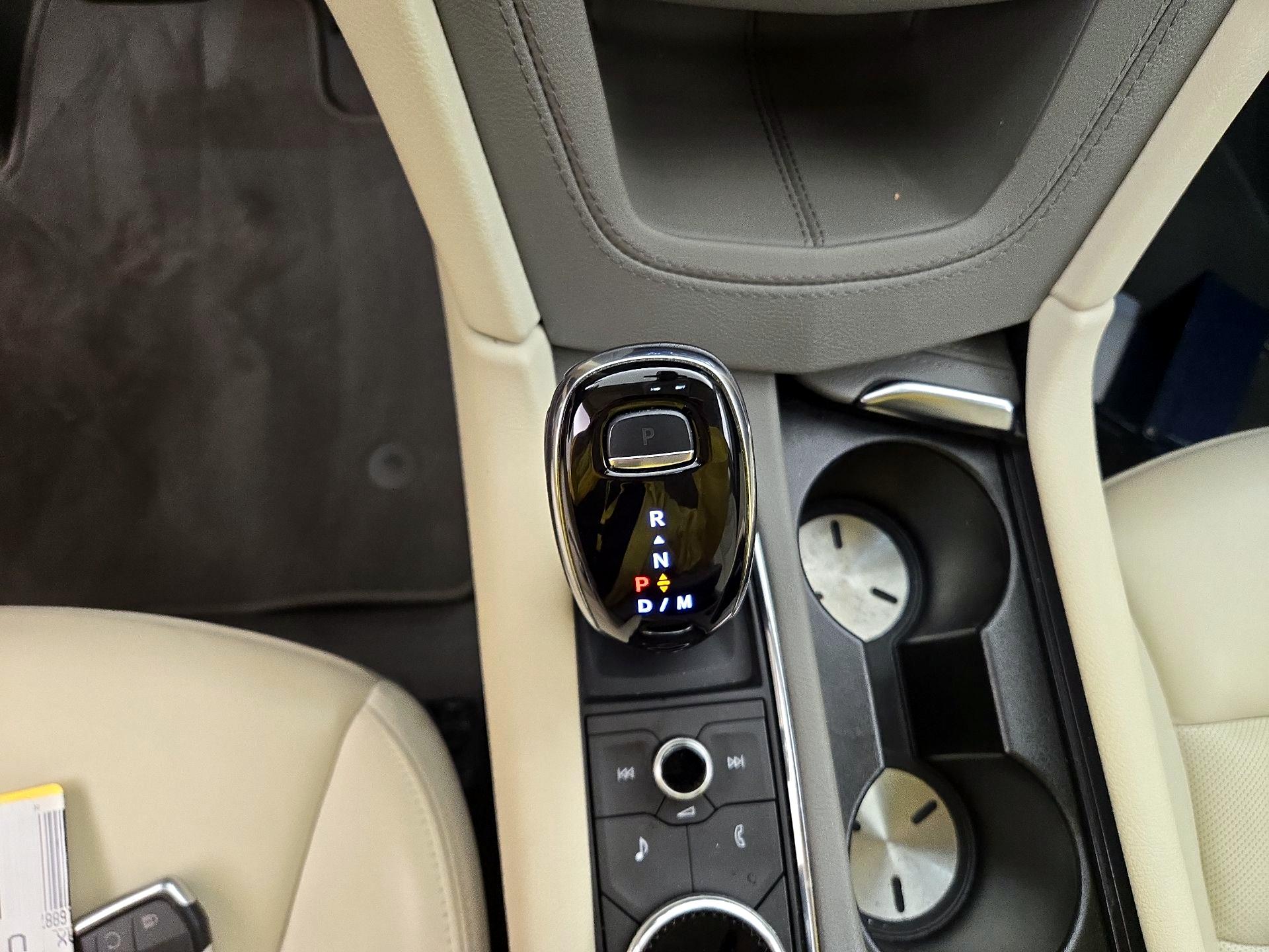 Thumbnail: 2022 Cadillac XT6 - 17