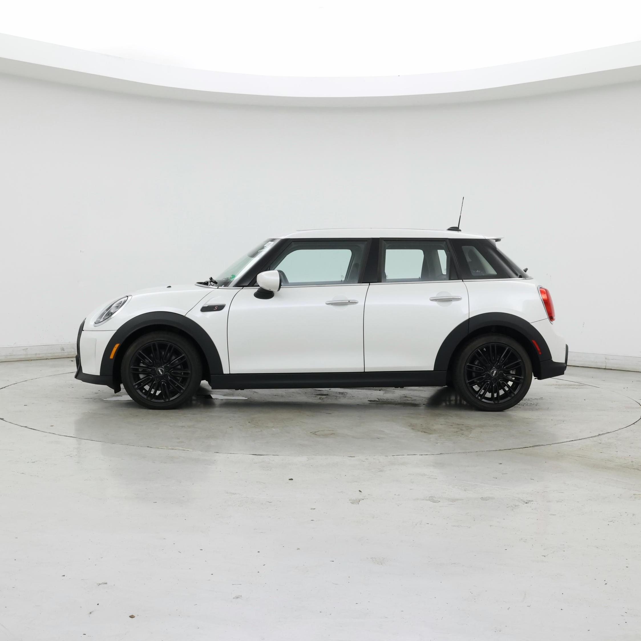 Thumbnail: 2024 MINI Cooper Hardtop - 3