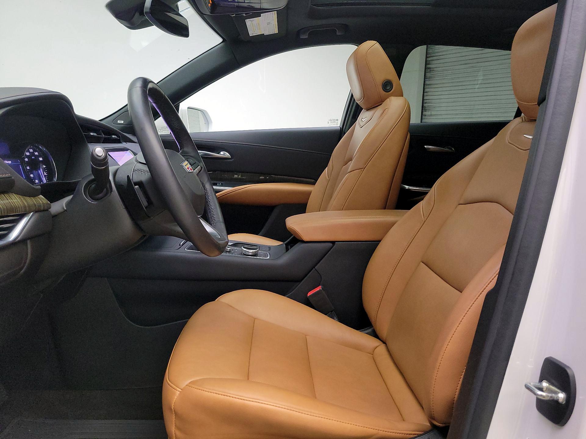 Thumbnail: 2020 Cadillac XT4 - 11