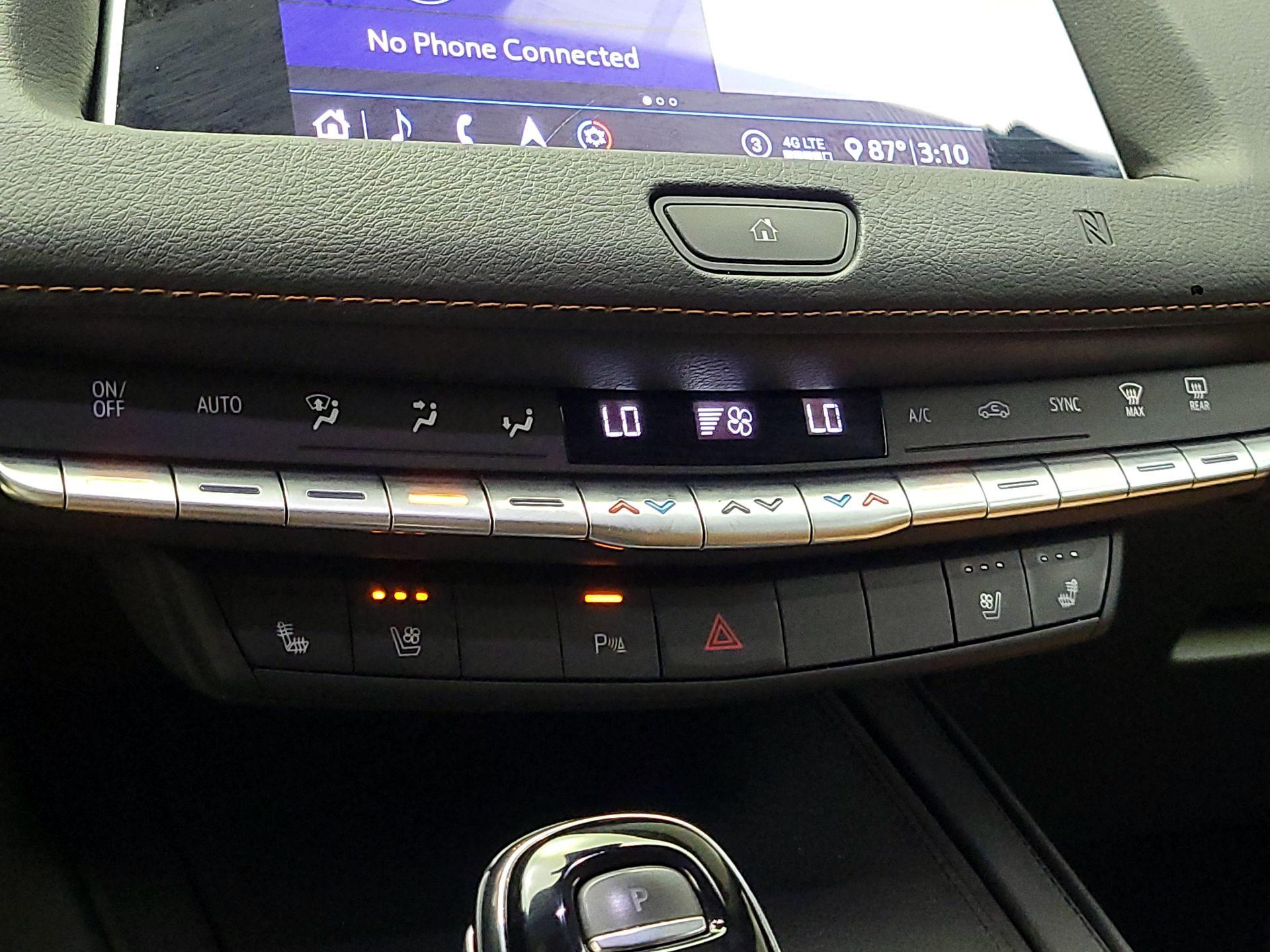 Thumbnail: 2020 Cadillac XT4 - 17