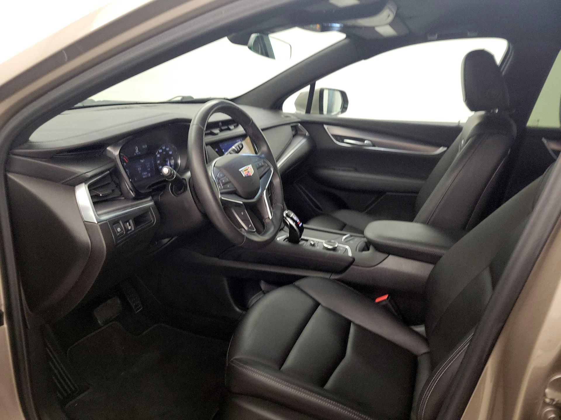 Thumbnail: 2022 Cadillac XT5 - 11