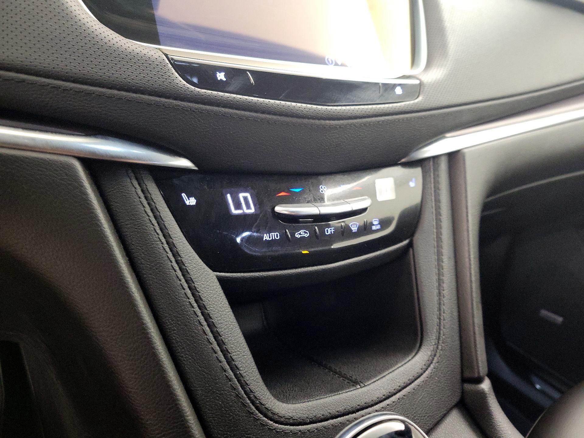 Thumbnail: 2022 Cadillac XT5 - 16