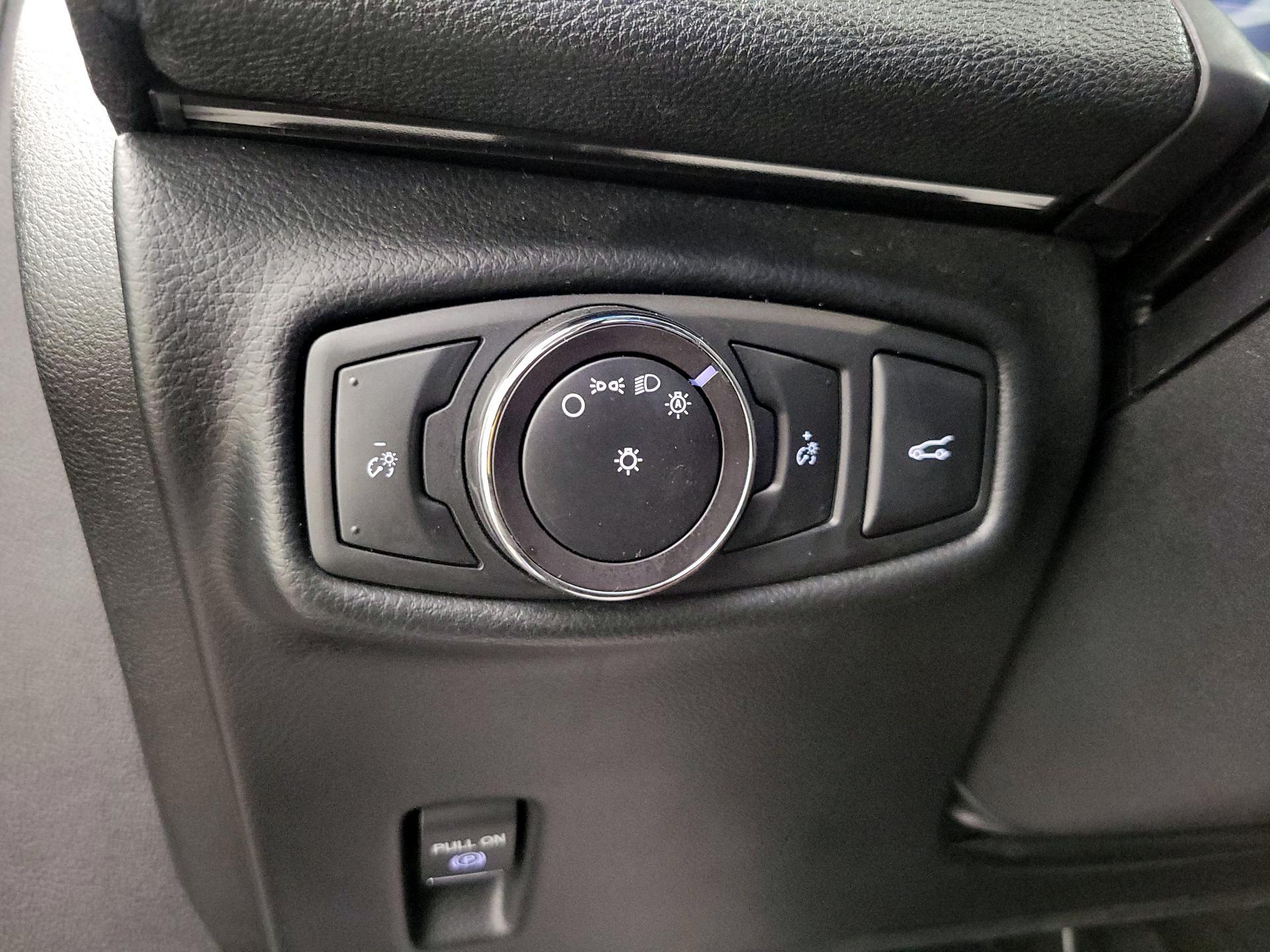 Thumbnail: 2015 Lincoln MKZ - 13