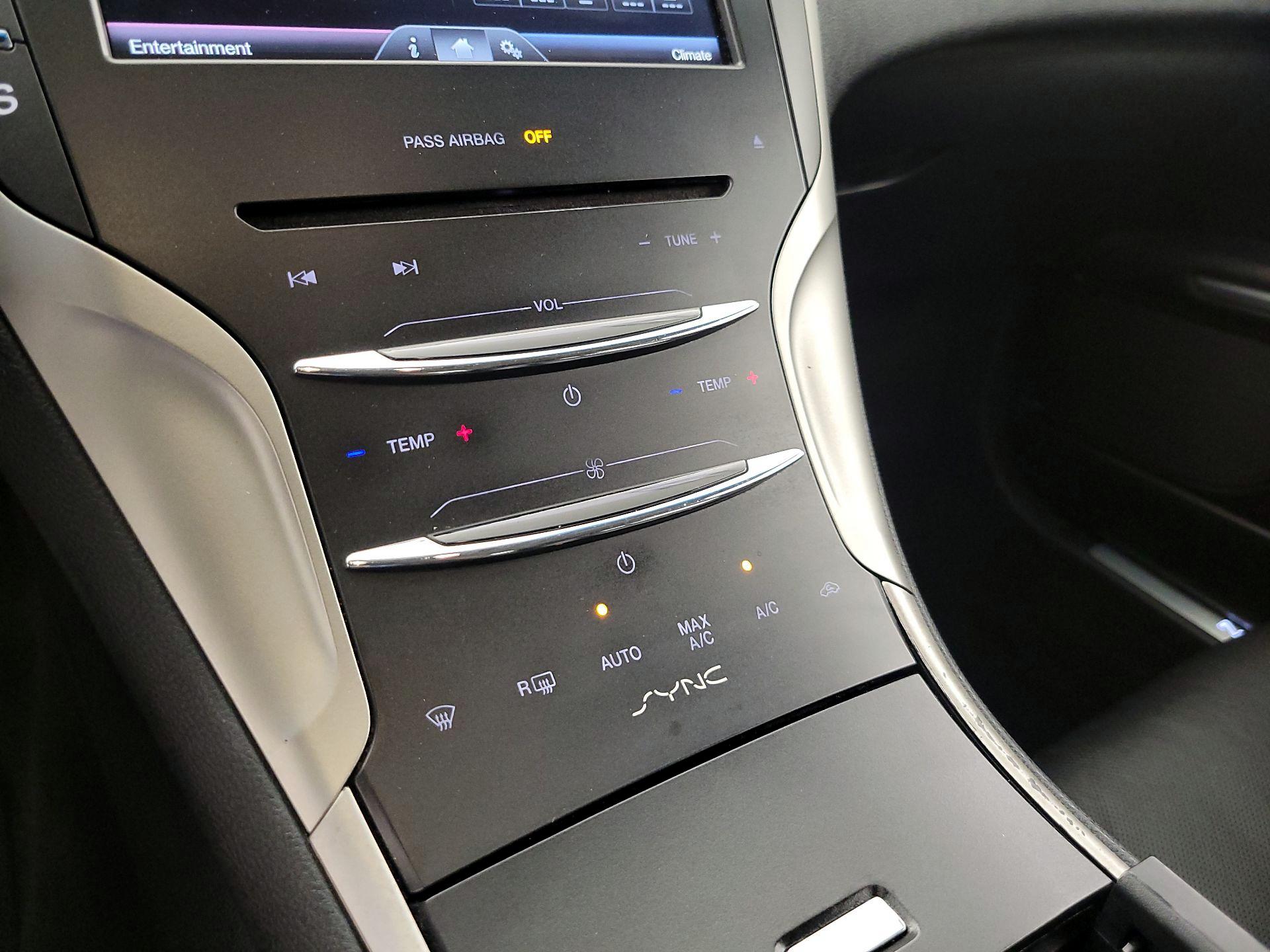 Thumbnail: 2015 Lincoln MKZ - 17