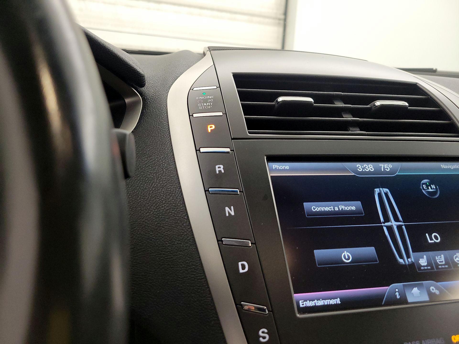 Thumbnail: 2015 Lincoln MKZ - 18