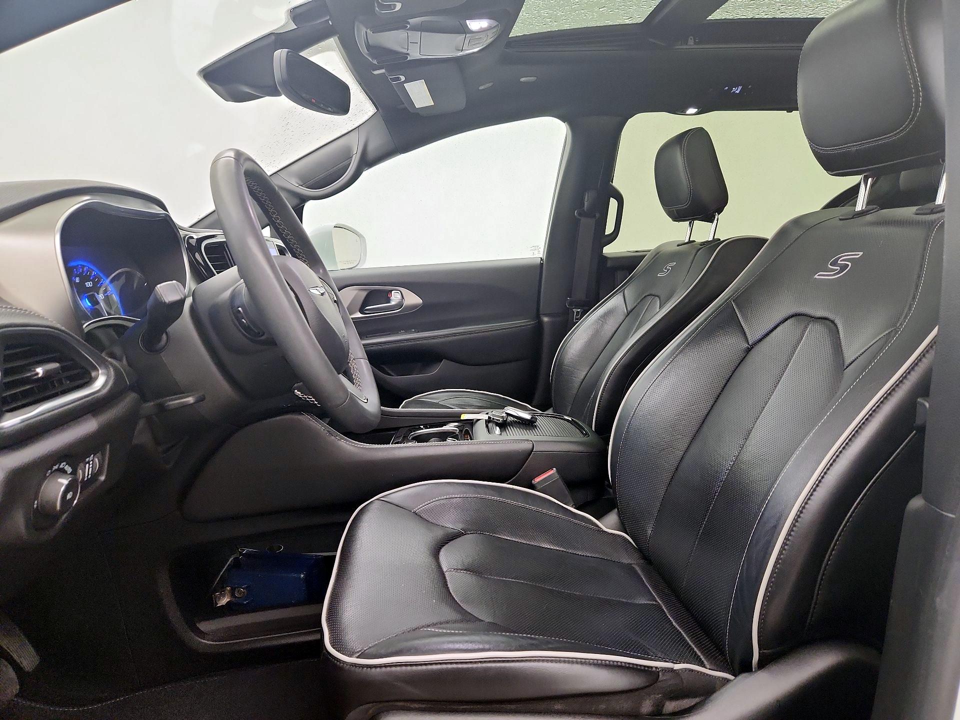 Thumbnail: 2022 Chrysler Pacifica - 11