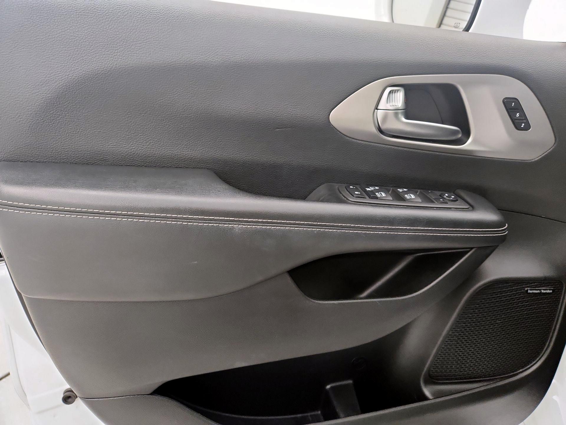 Thumbnail: 2022 Chrysler Pacifica - 12