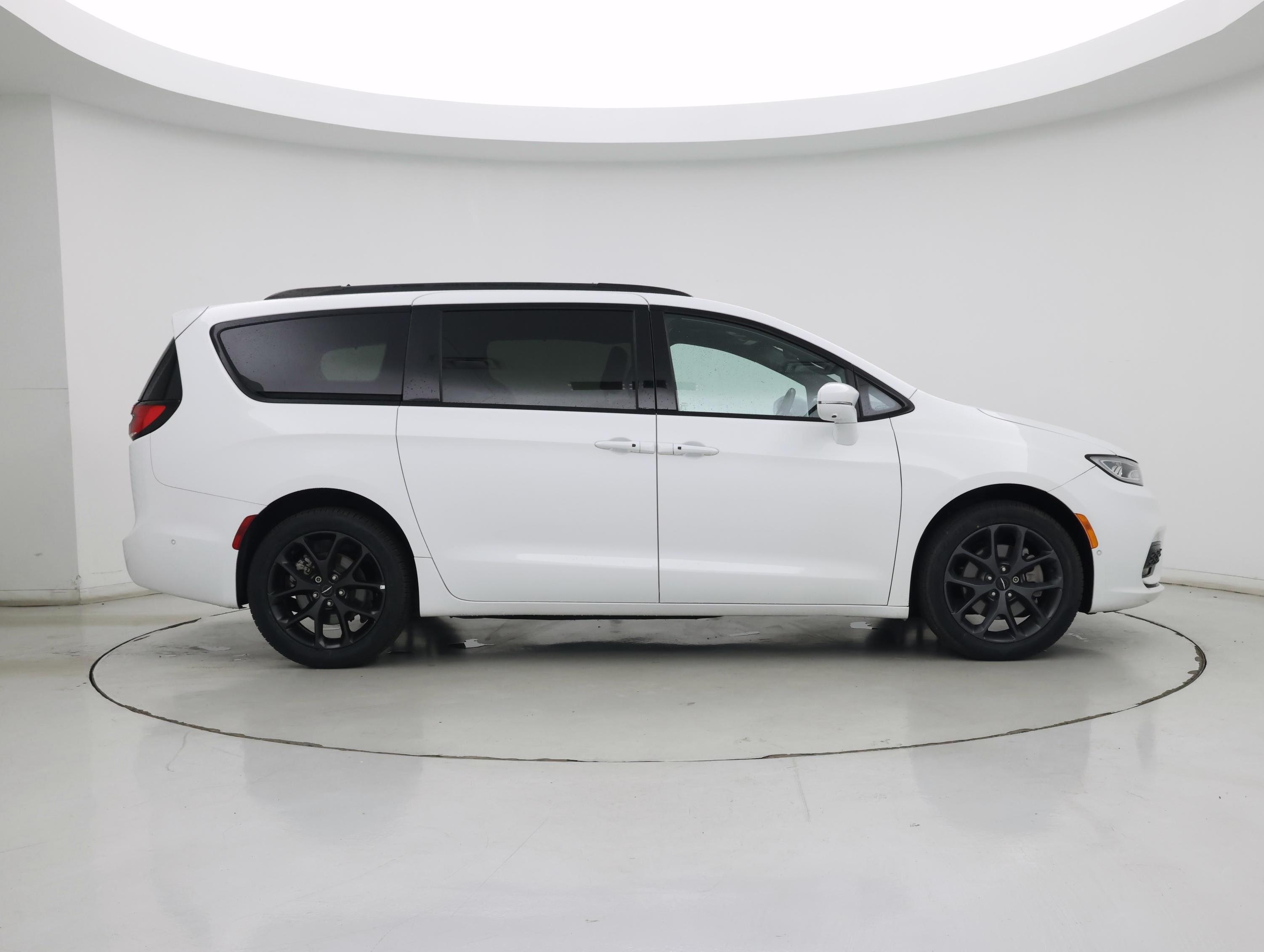 Thumbnail: 2022 Chrysler Pacifica - 7
