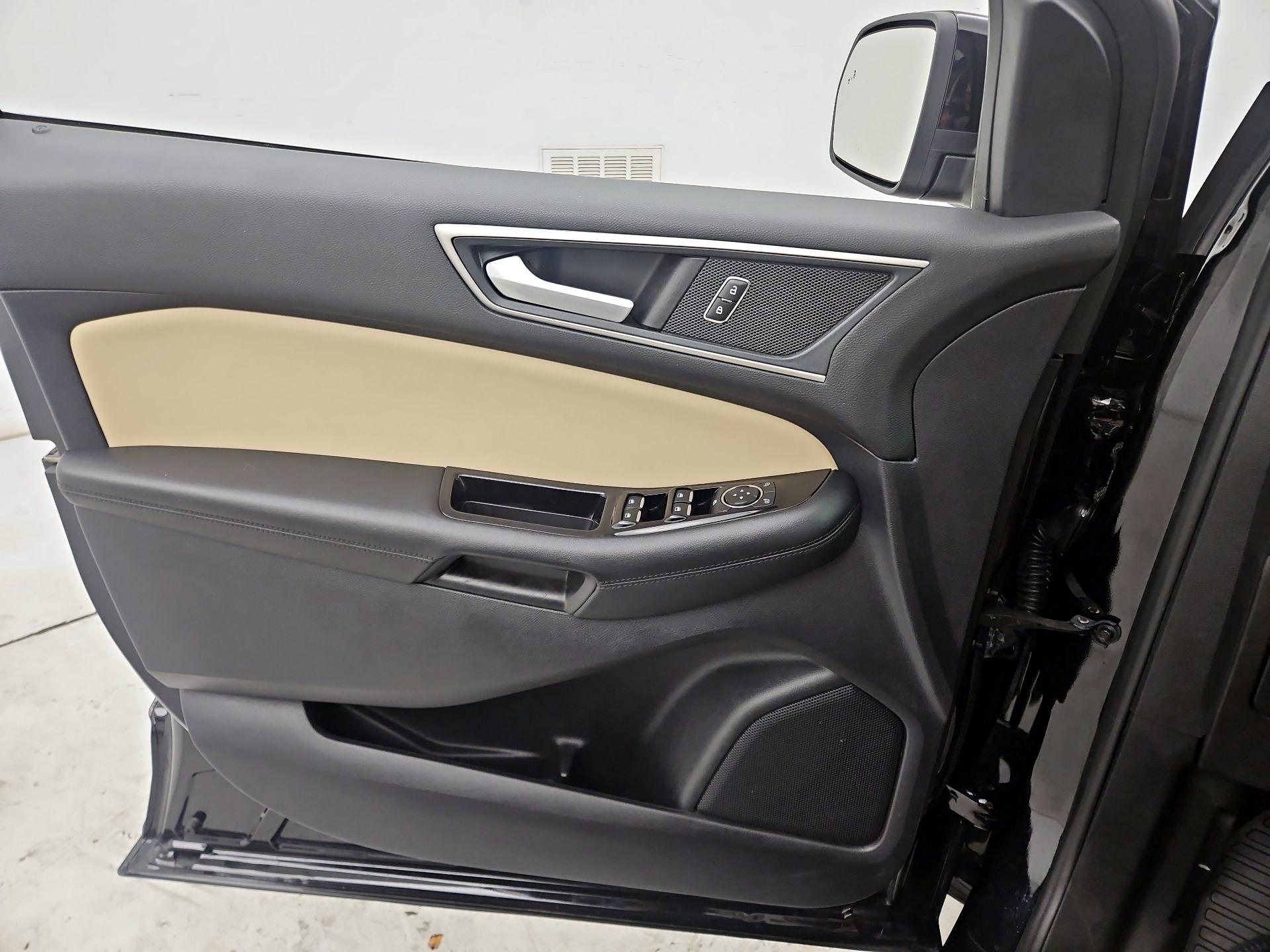 Thumbnail: 2020 Ford Edge - 12
