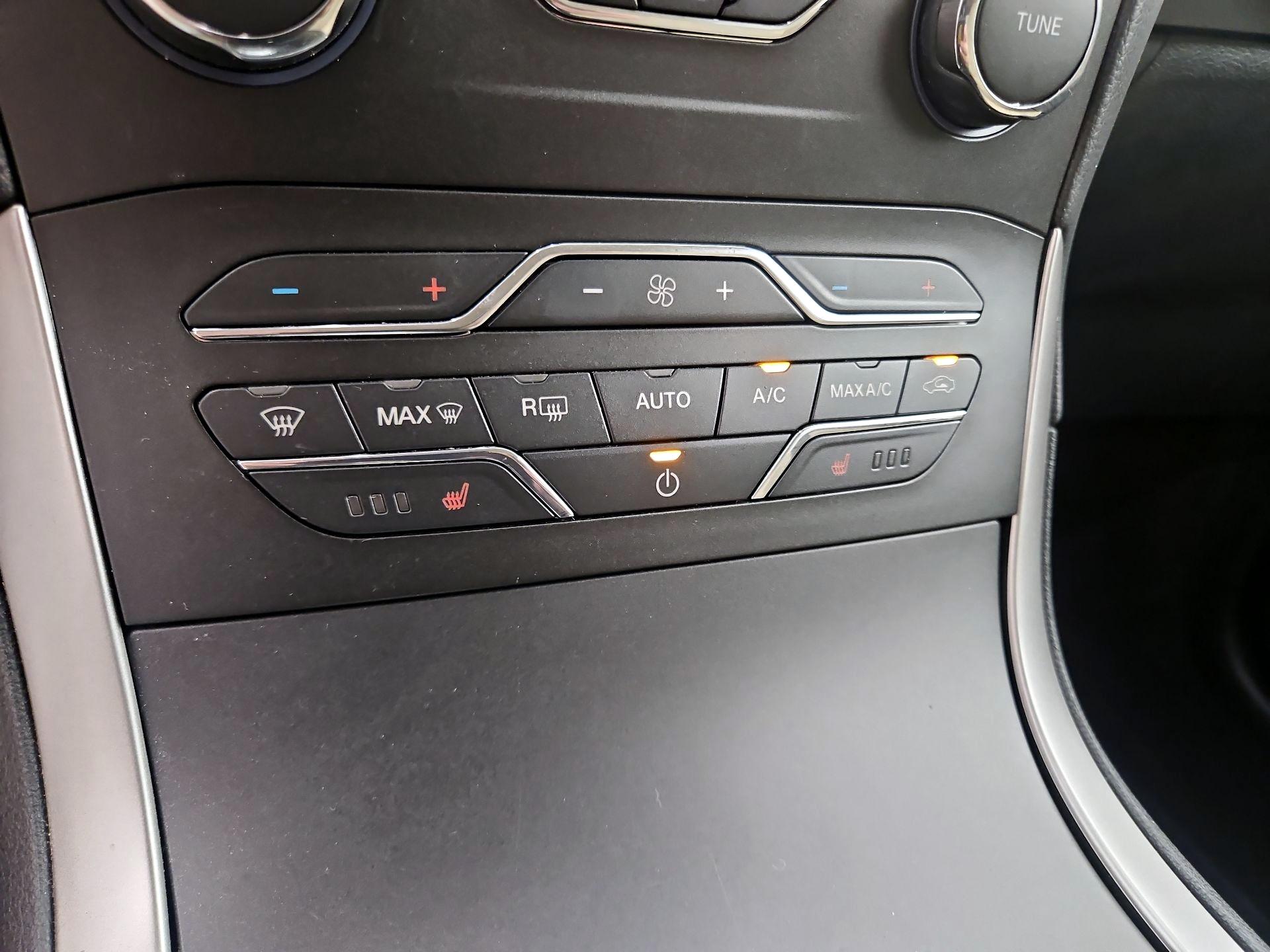 Thumbnail: 2020 Ford Edge - 17