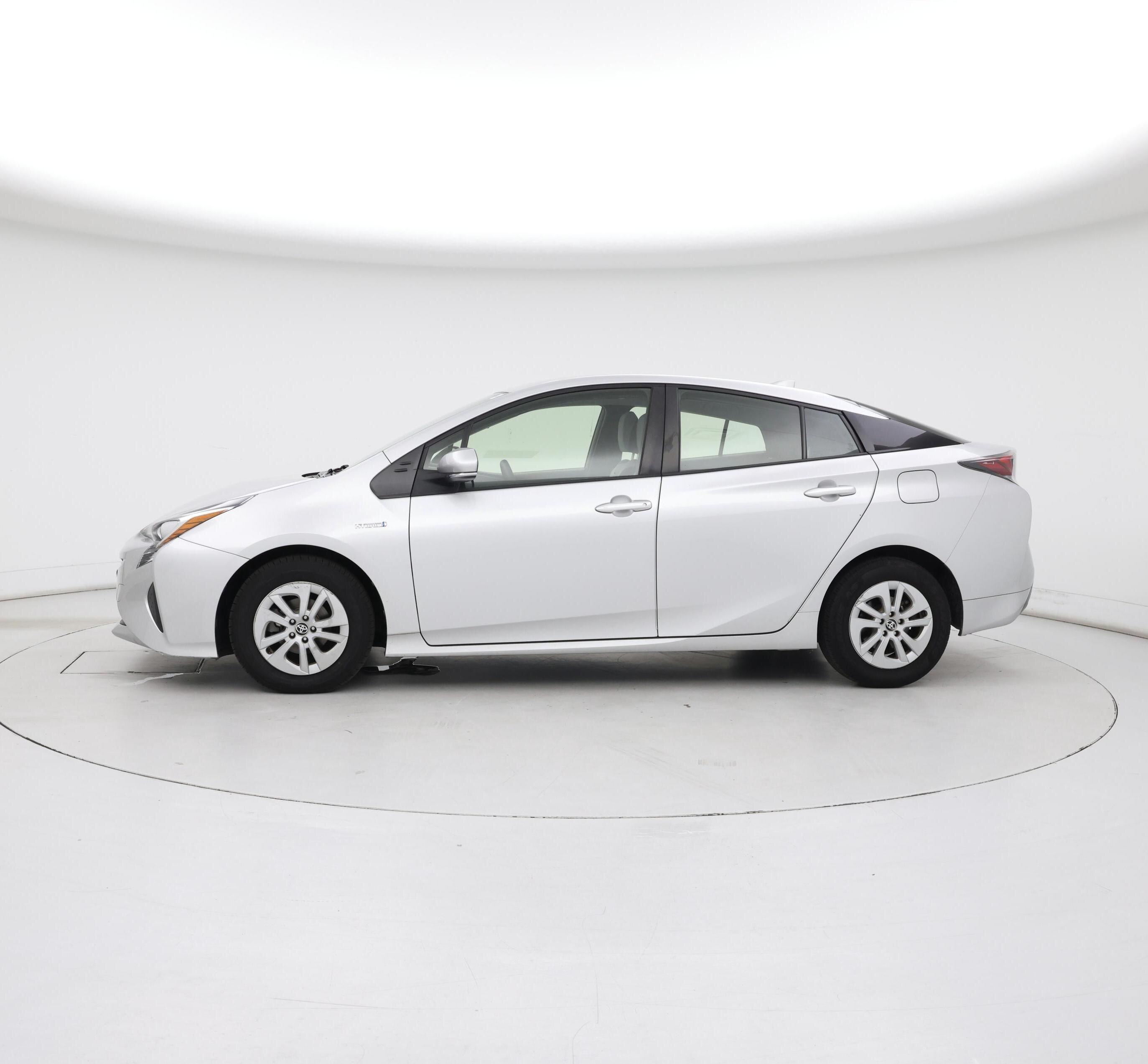 Thumbnail: 2018 Toyota Prius - 3