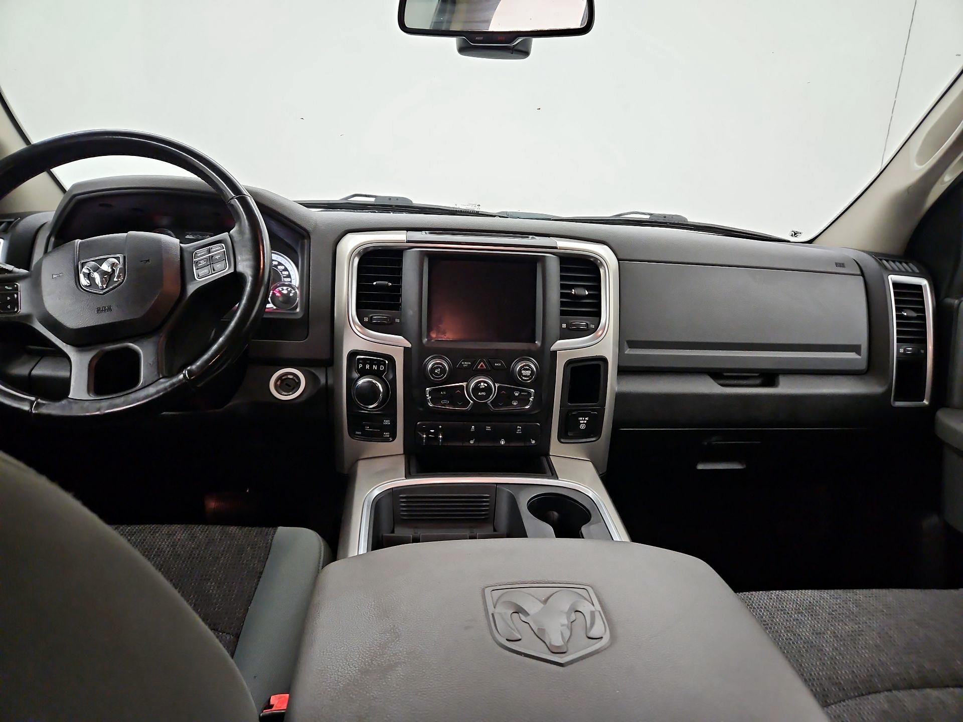 Thumbnail: 2020 RAM 1500 Classic - 9